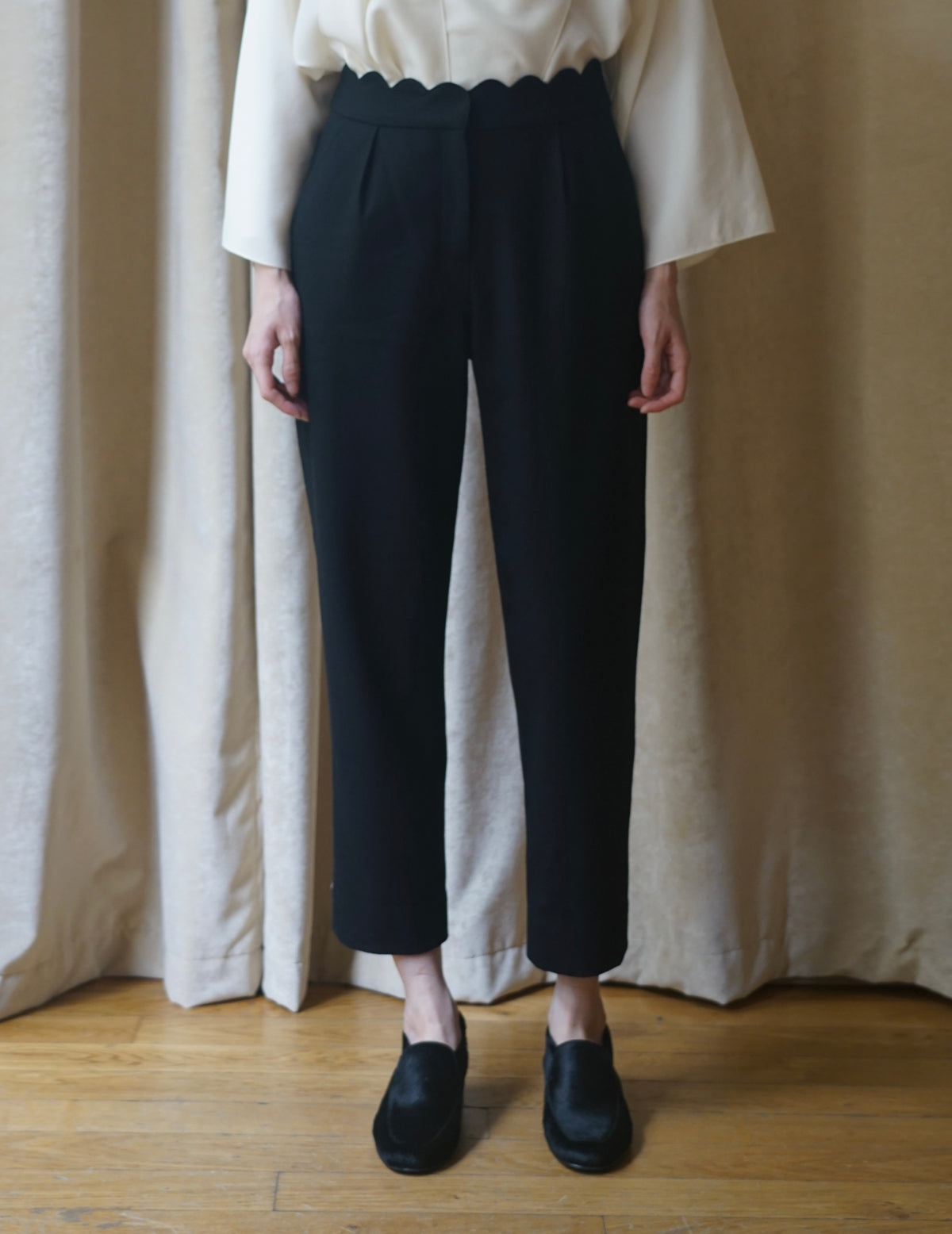 Wool Petal Trousers・Black