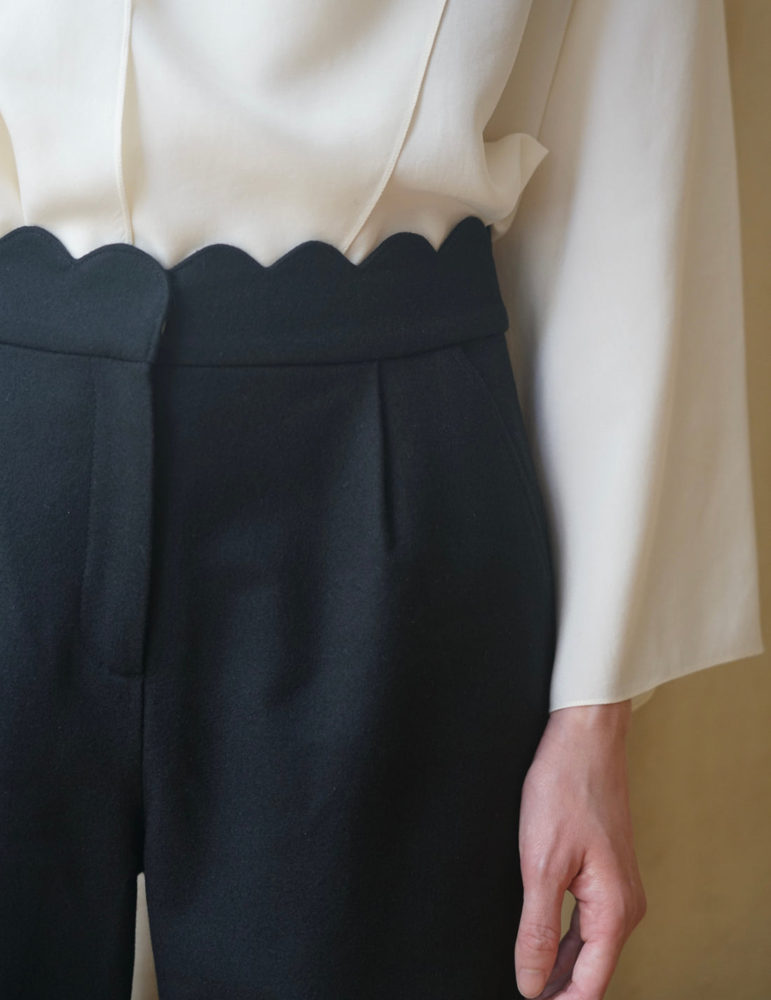 Wool Petal Trousers・Black