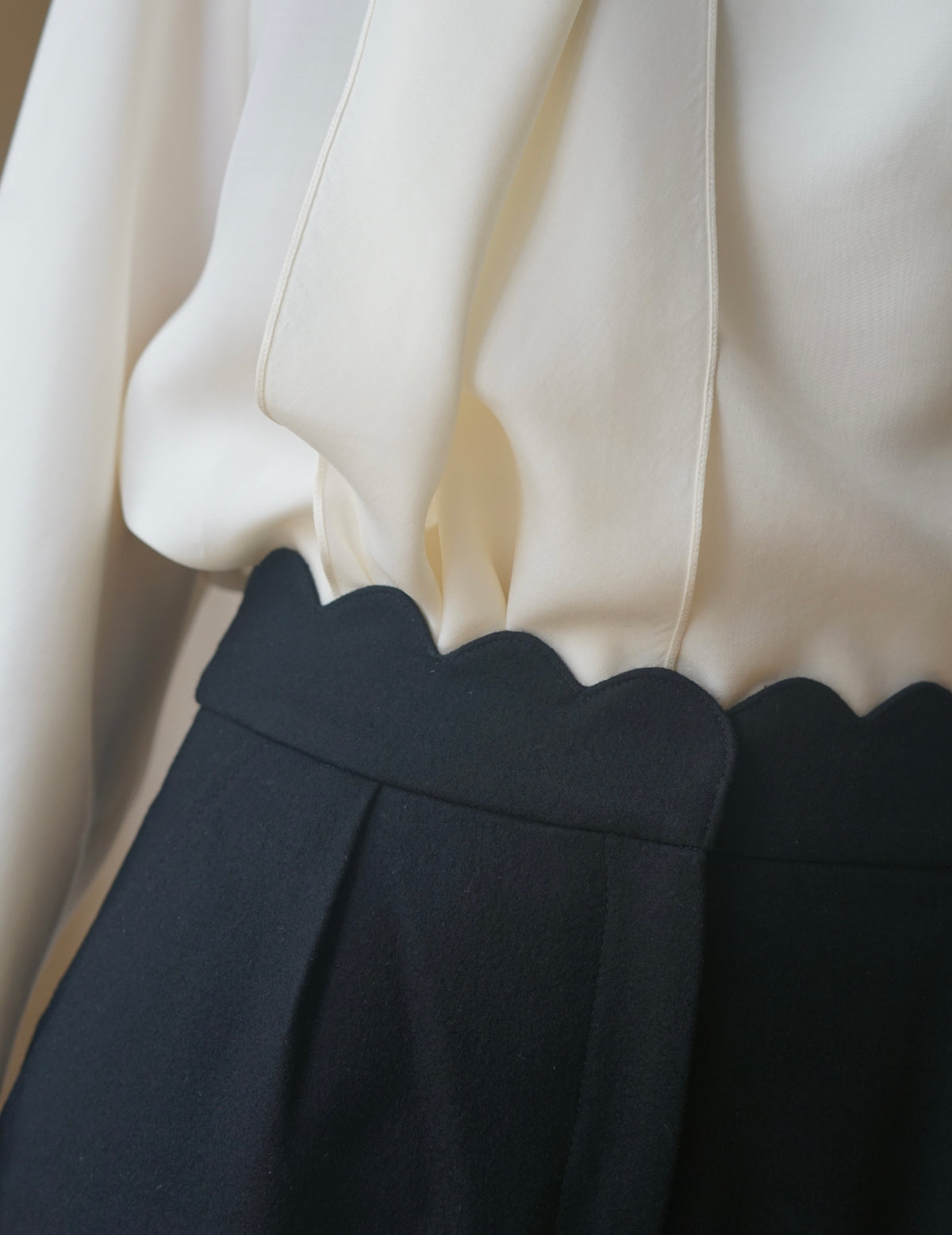 Wool Petal Trousers・Black