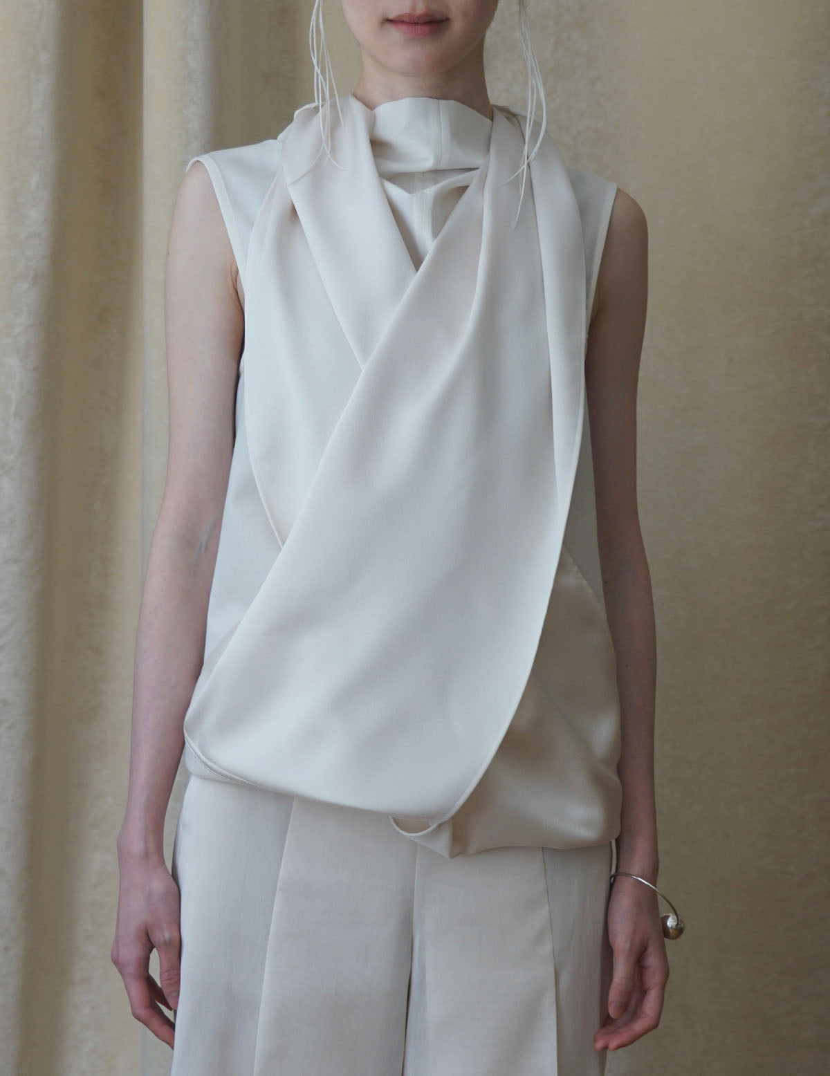 Muffler Sleeveless Blouse