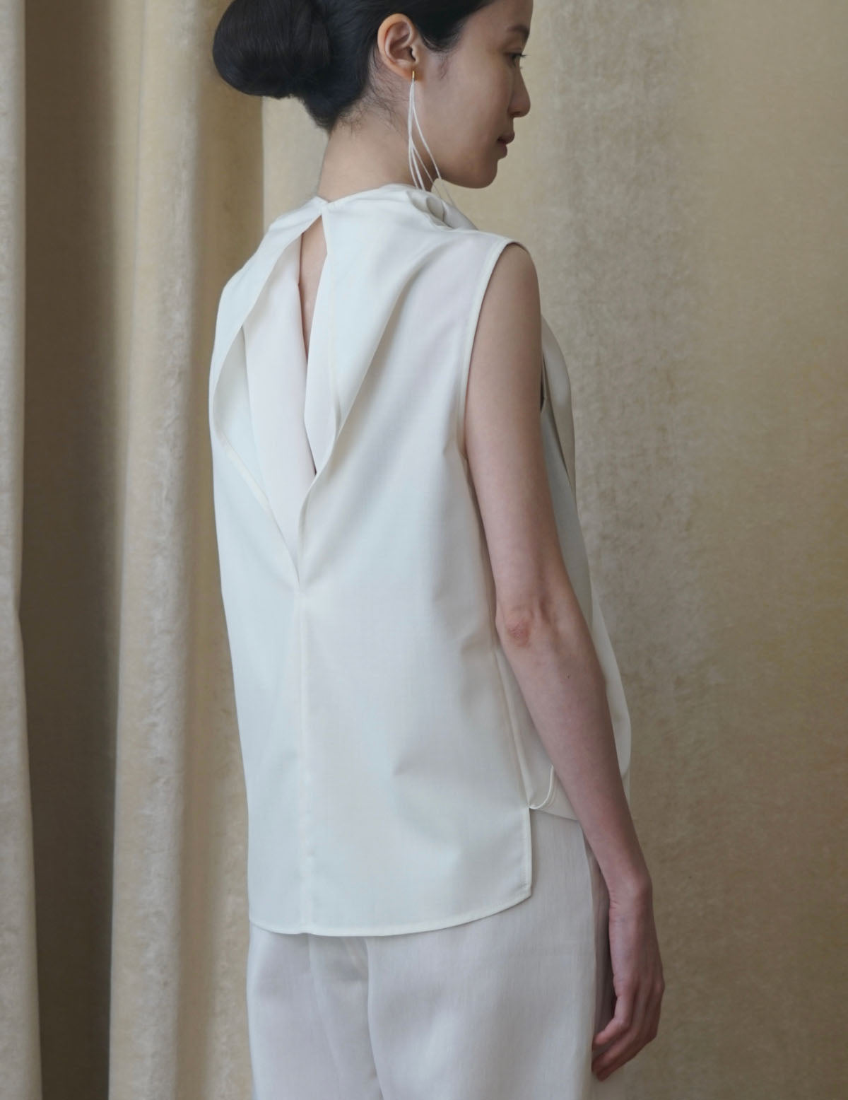 Muffler Sleeveless Blouse