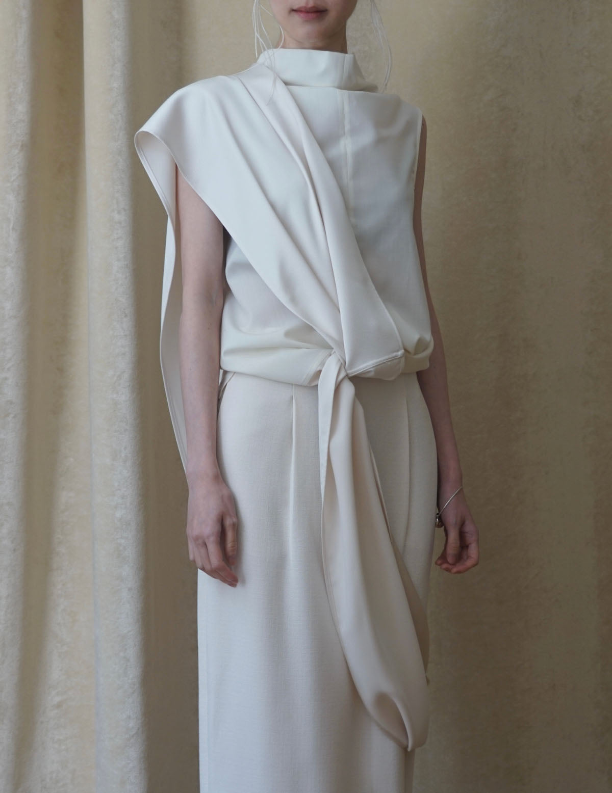 Muffler Sleeveless Blouse