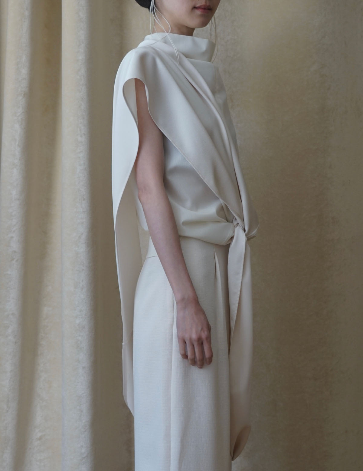 Muffler Sleeveless Blouse