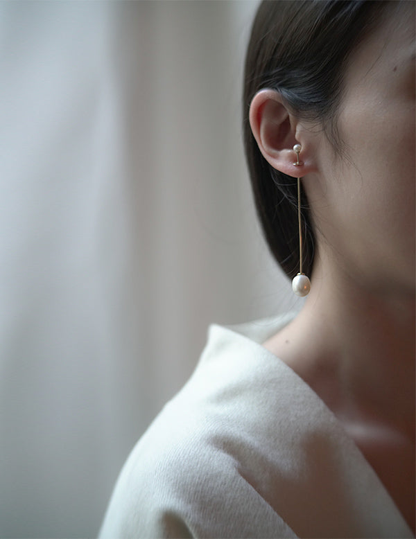 Floating Pearl Earring．Single Side
