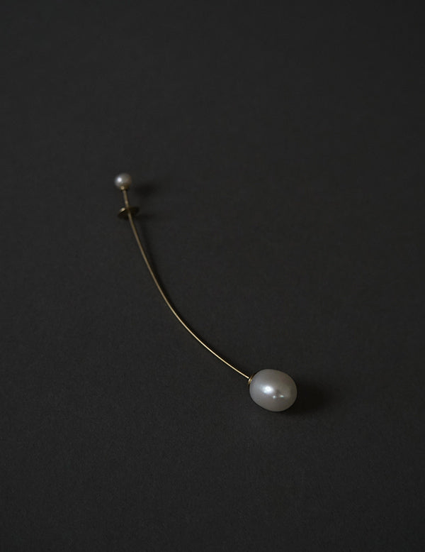 Floating Pearl Earring．Single Side