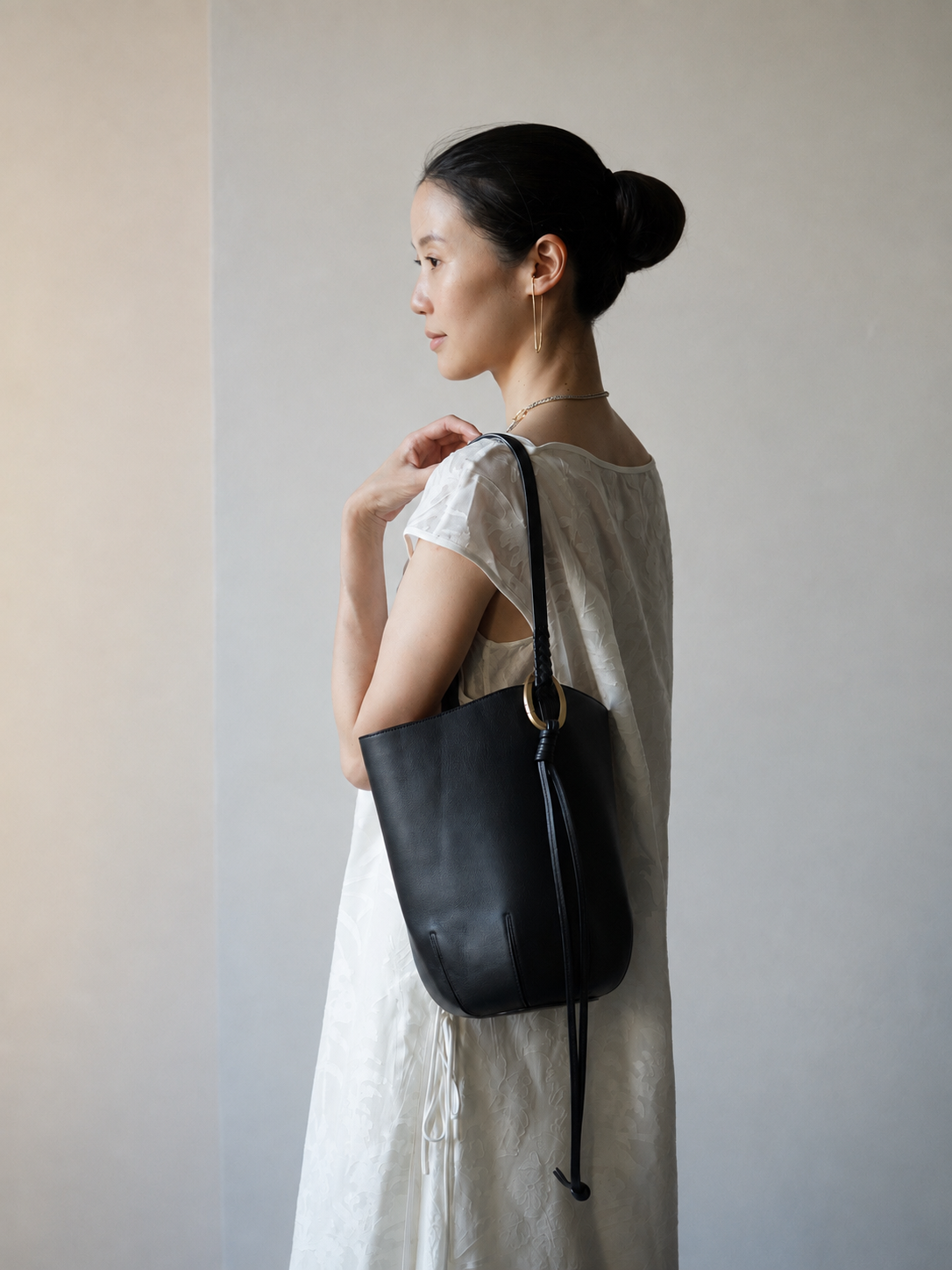 Mame Kurogouchi × Tsuchiya Kaban Medium Mayu Bucket Bag・Black