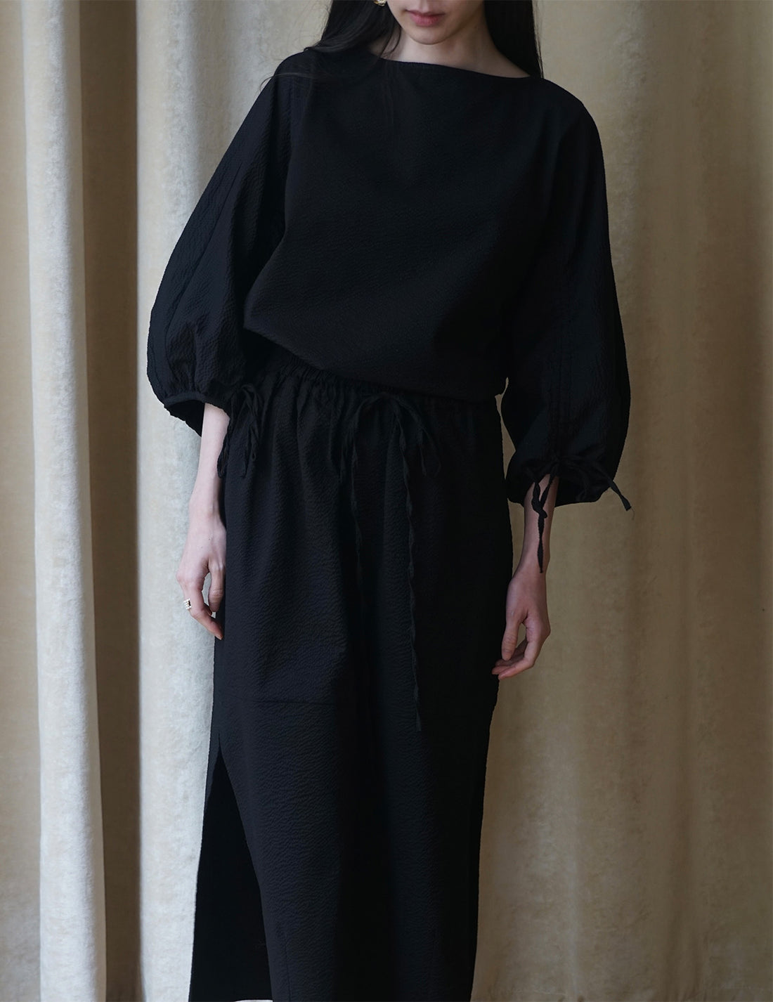 Seersucker Puff Sleeves Blouse・Black