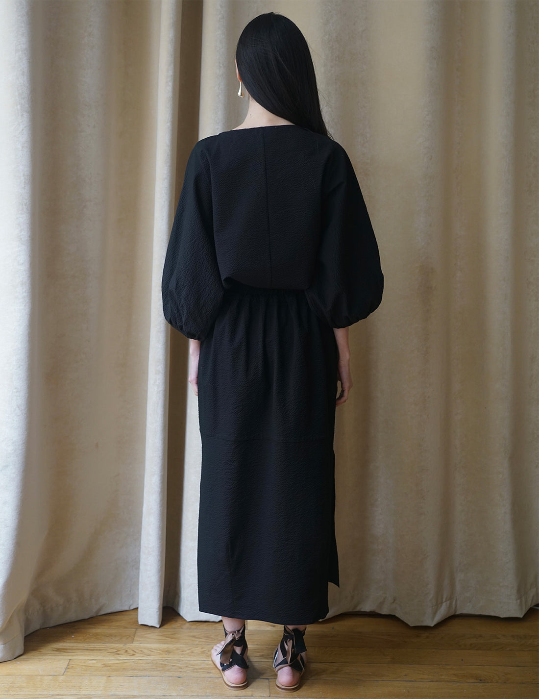 Seersucker Puff Sleeves Blouse・Black