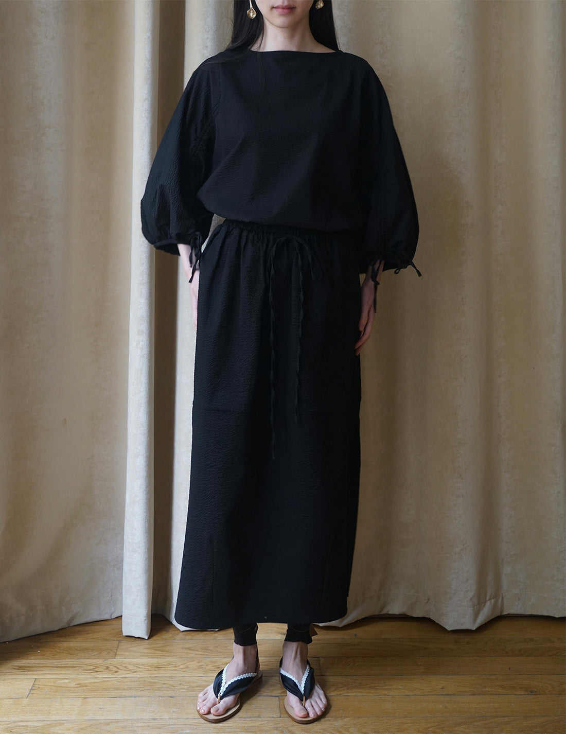 Seersucker Puff Sleeves Blouse・Black