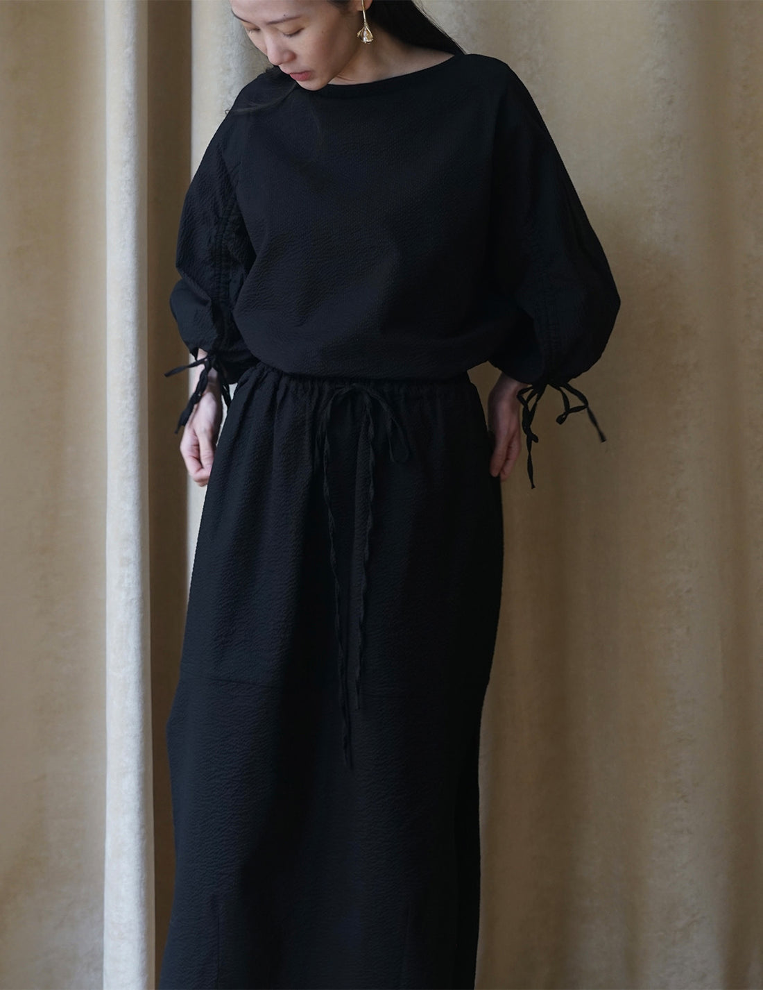 Seersucker Puff Sleeves Blouse・Black