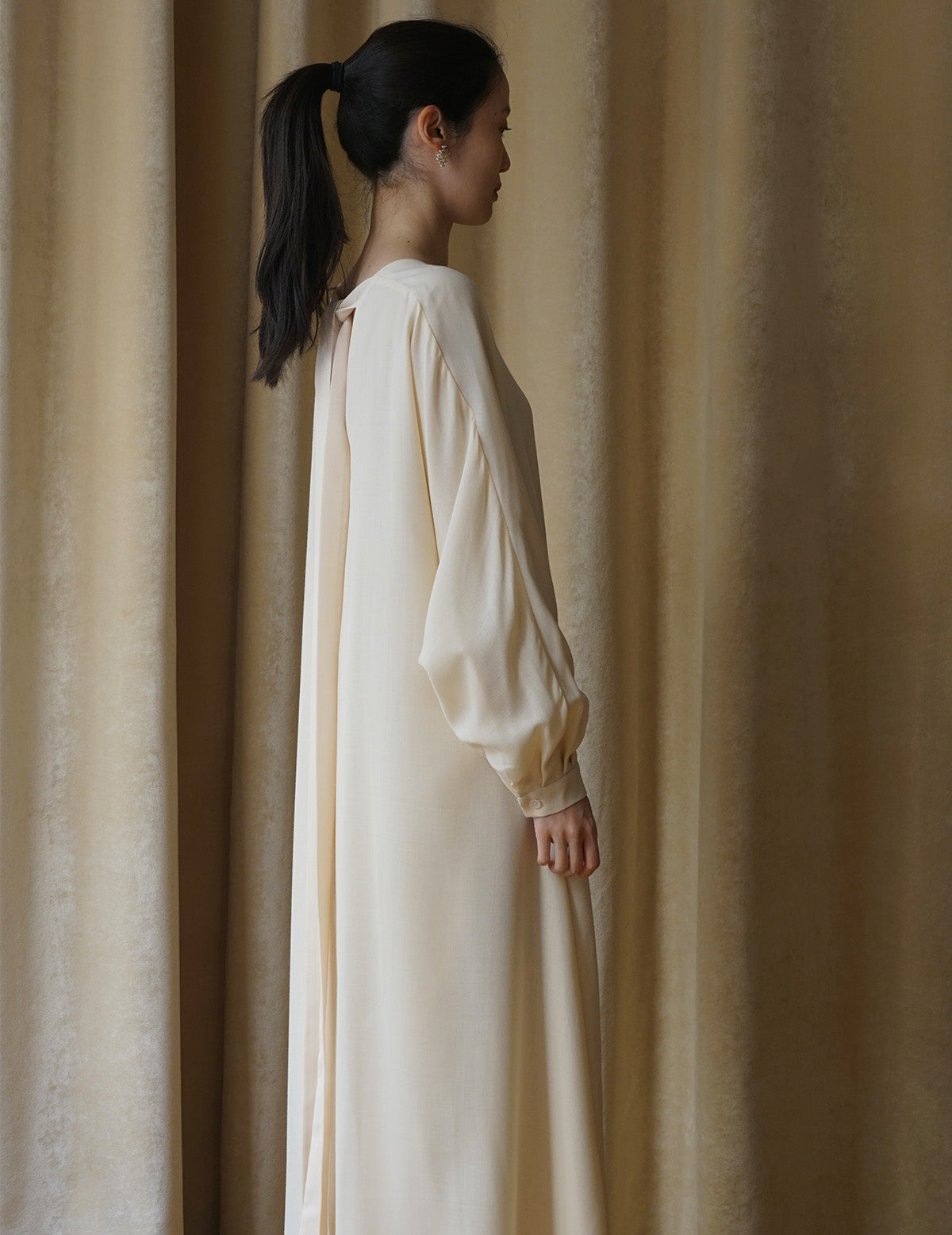 Garden lace dress．Beige