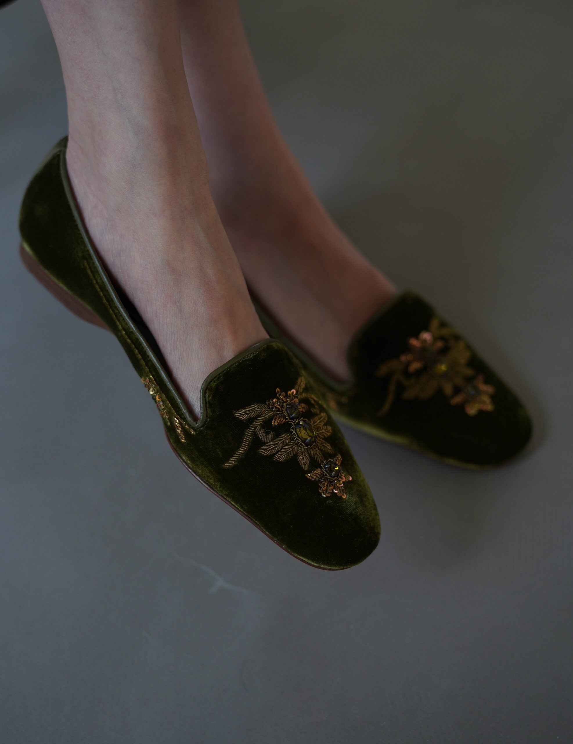 絲絨刺繡芭蕾鞋・金綠色