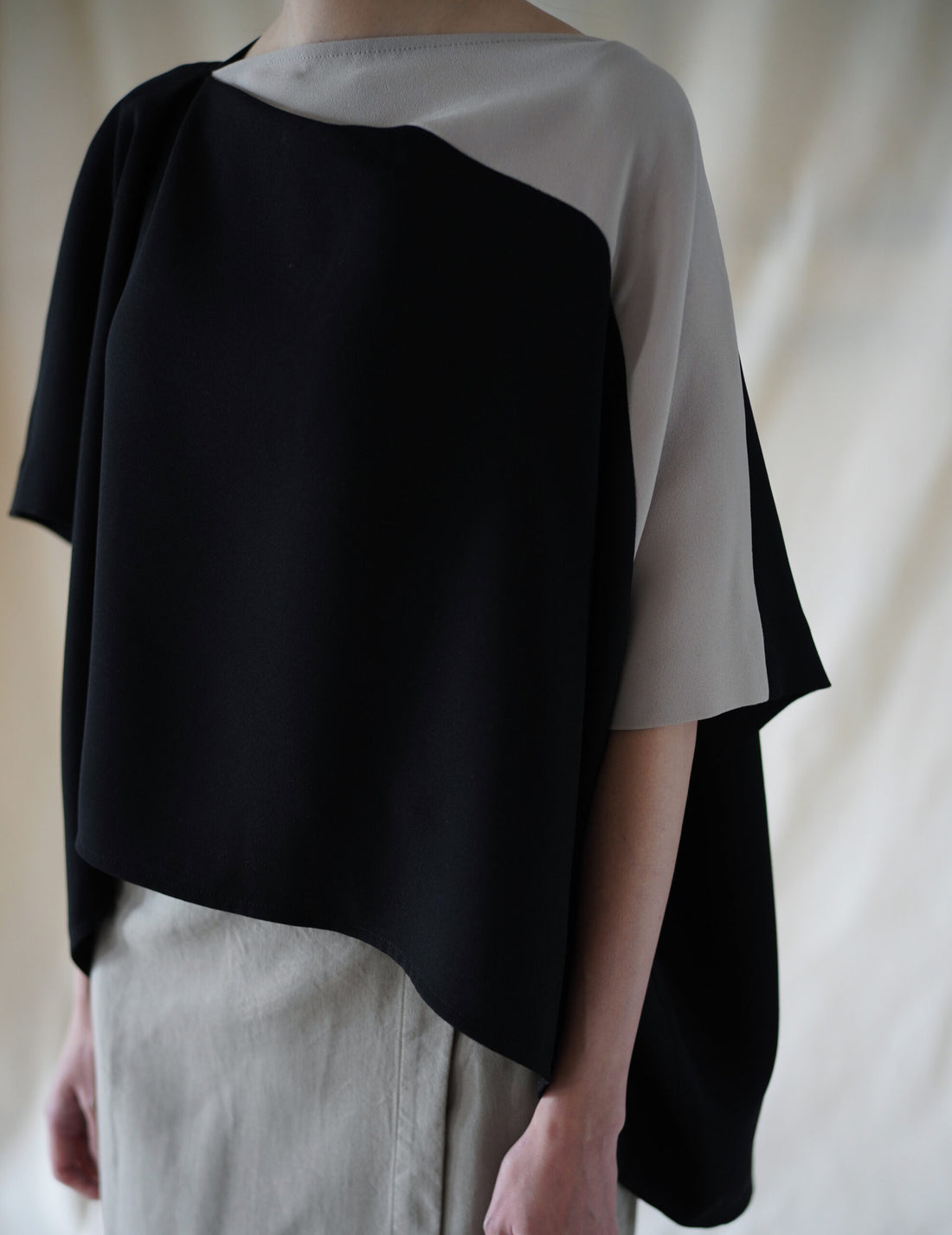 Belinda Blouse・Black / Sand