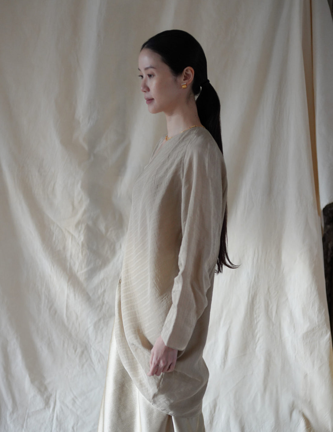 ELOISE 提花不對稱襯衫・米色