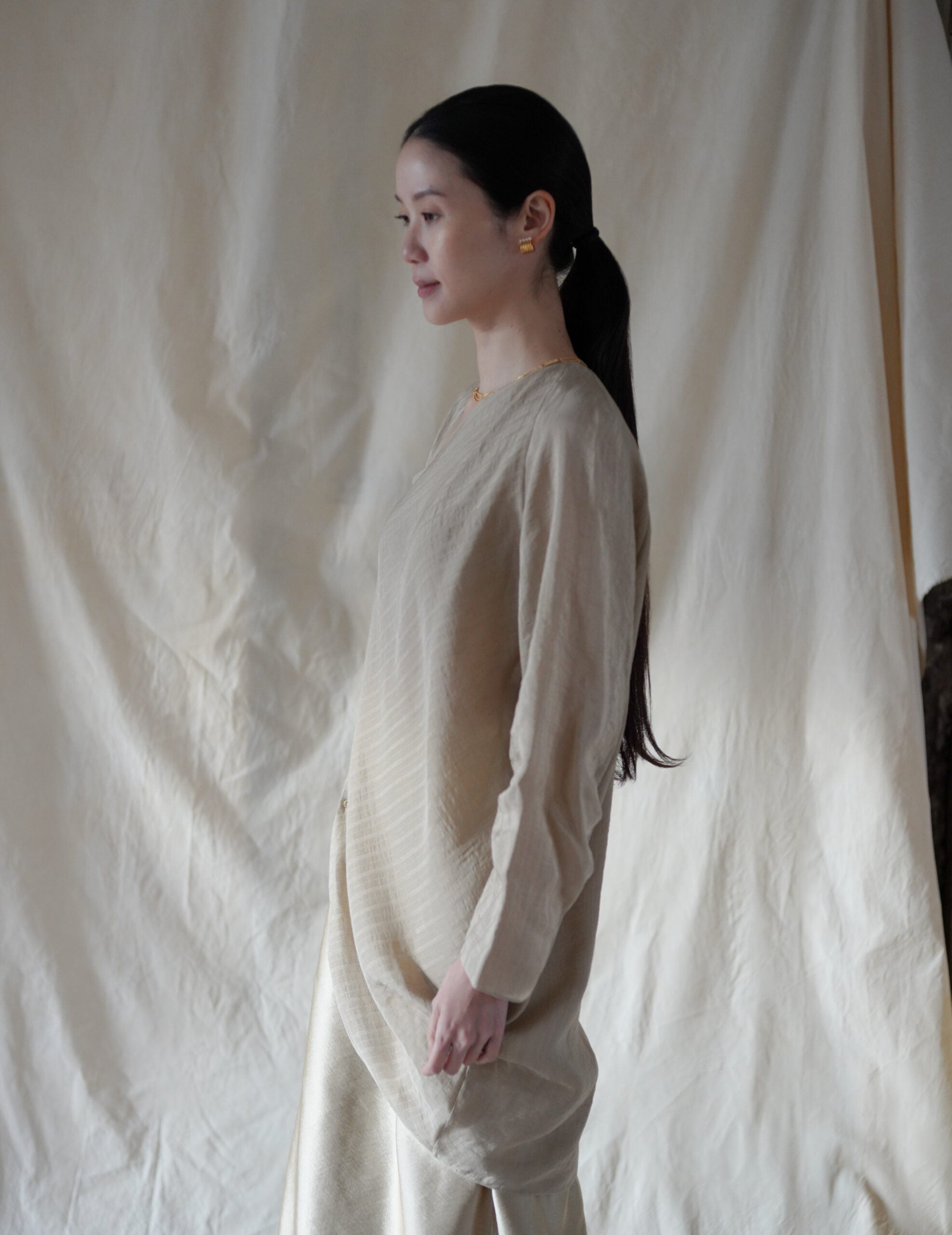 ELOISE 提花不對稱襯衫・米色