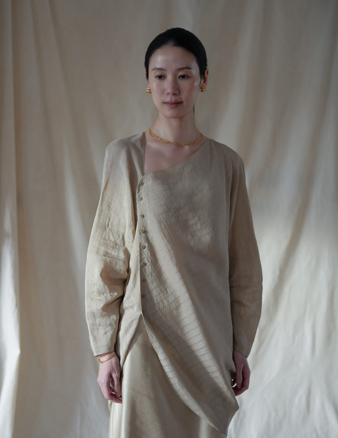 ELOISE 提花不對稱襯衫・米色