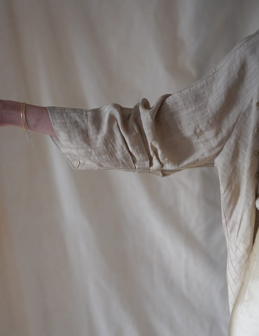 ELOISE 提花不對稱襯衫・米色