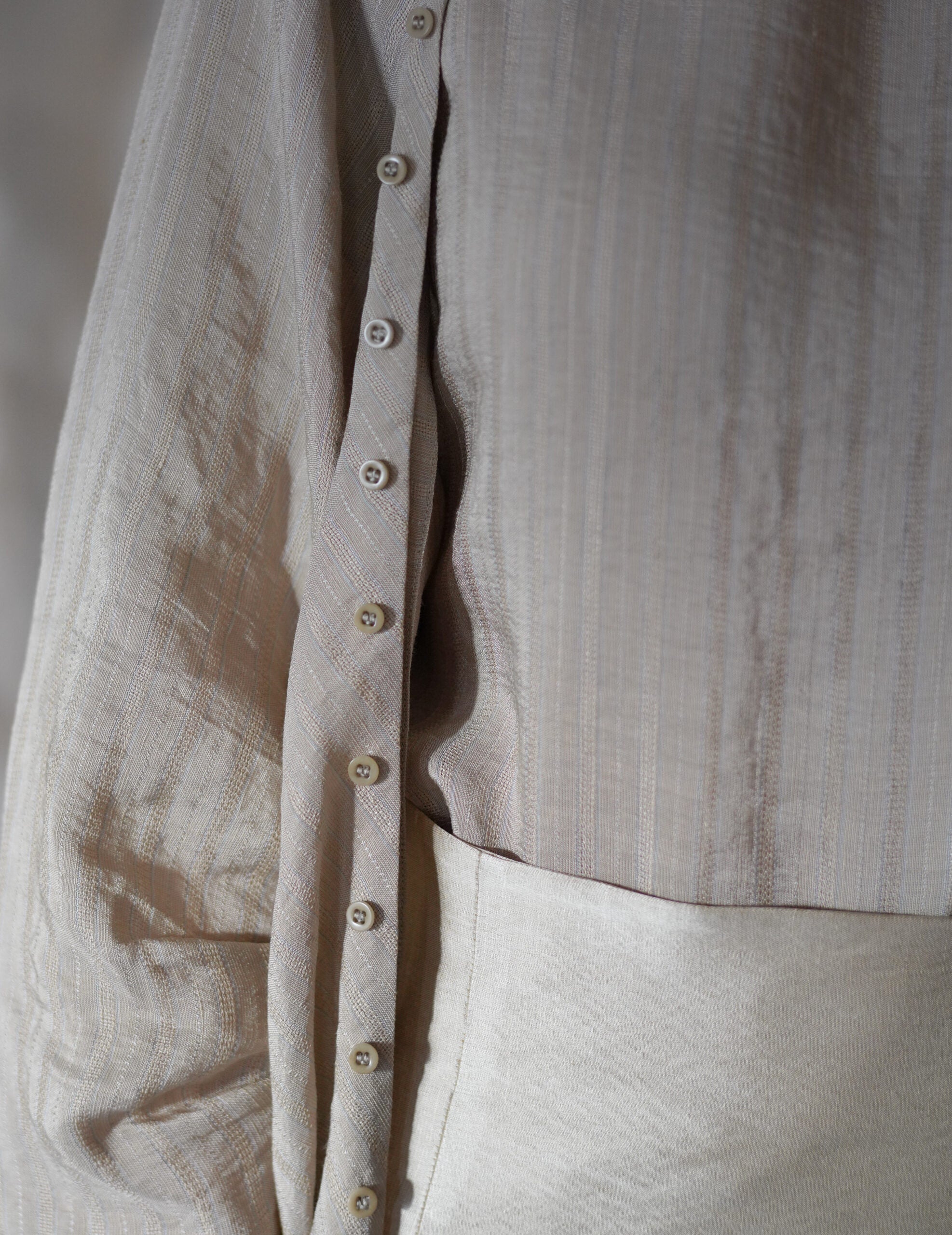 ELOISE 提花不對稱襯衫・米色