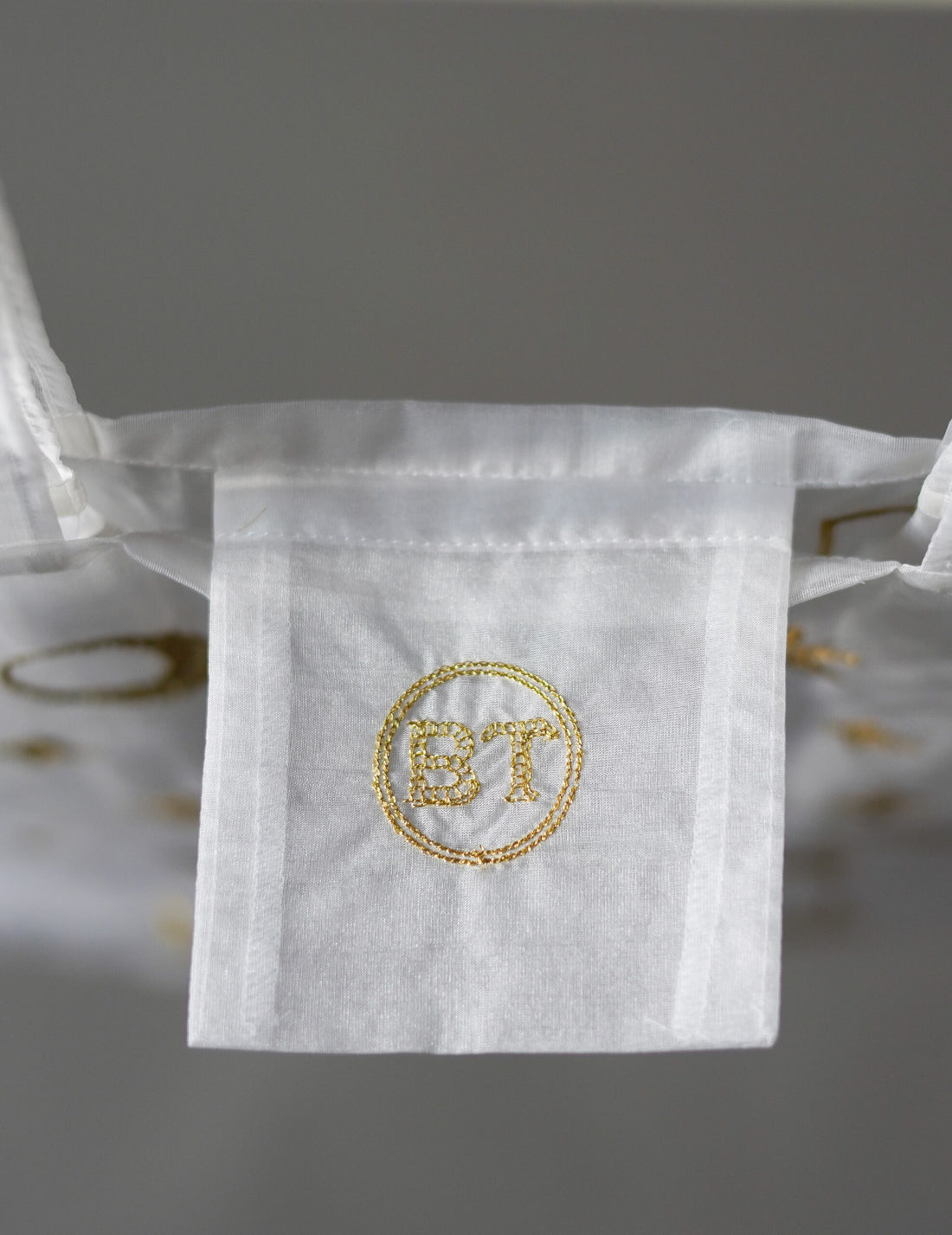 Paris Eiffel Tower Embroidered Organza Bag White ・ Large