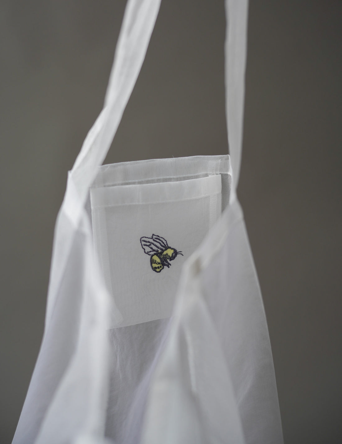 小紅花刺繡歐根紗手袋