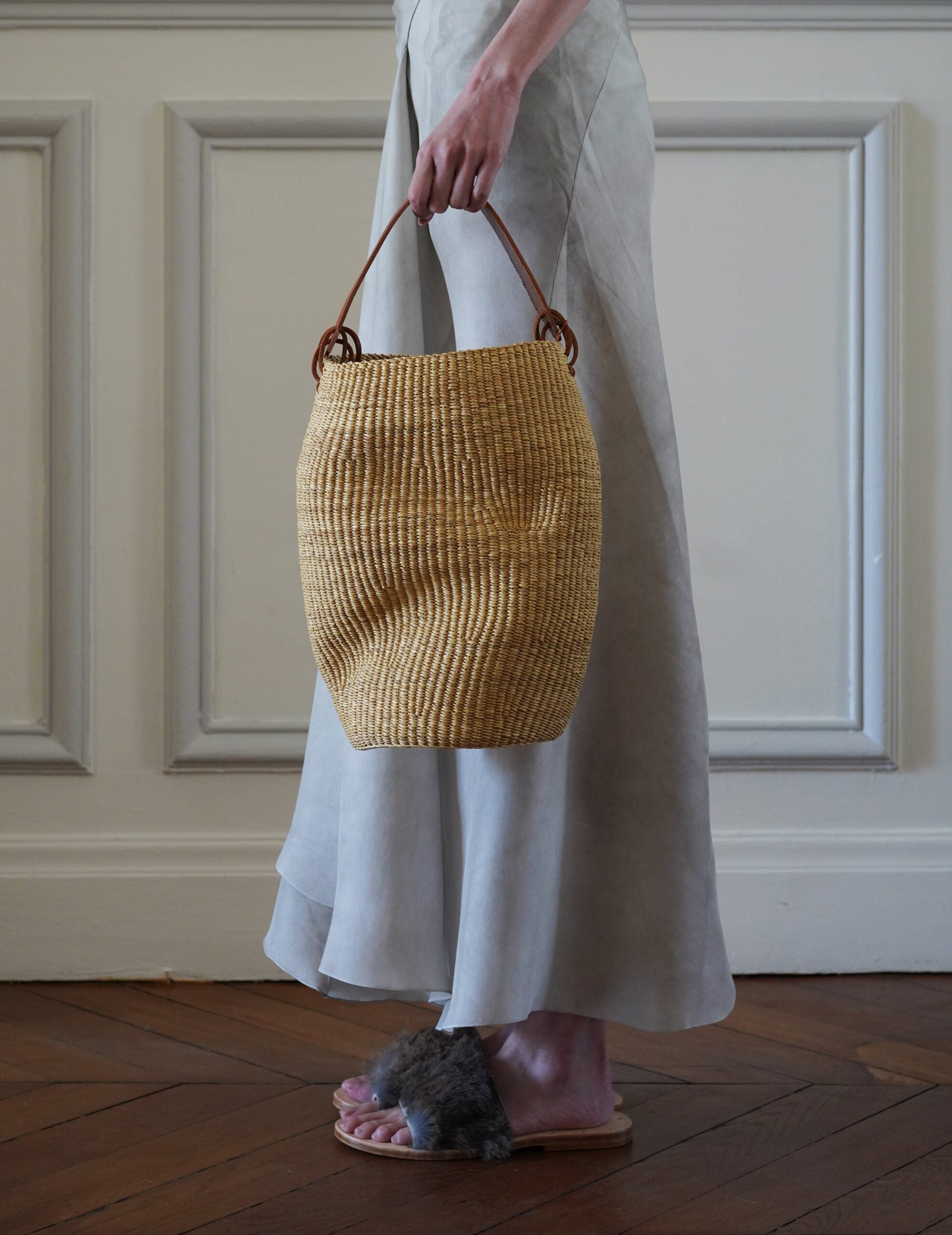 Akamae 皺褶草編包 N.40・棕色