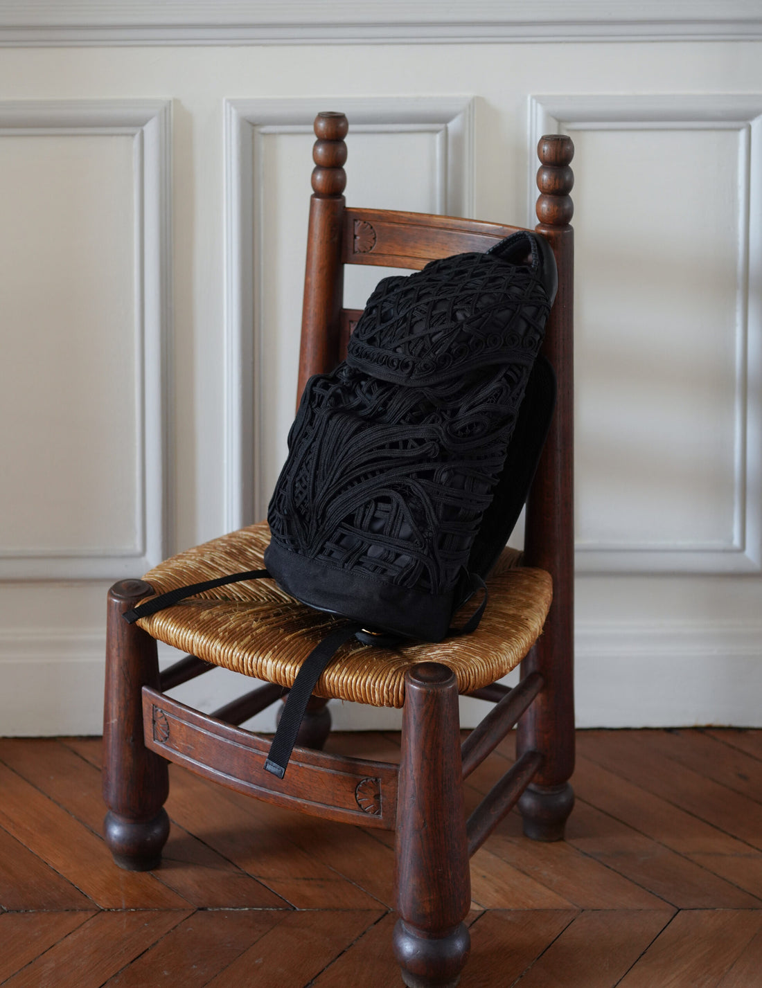 繩紋刺繡後背包・黑色