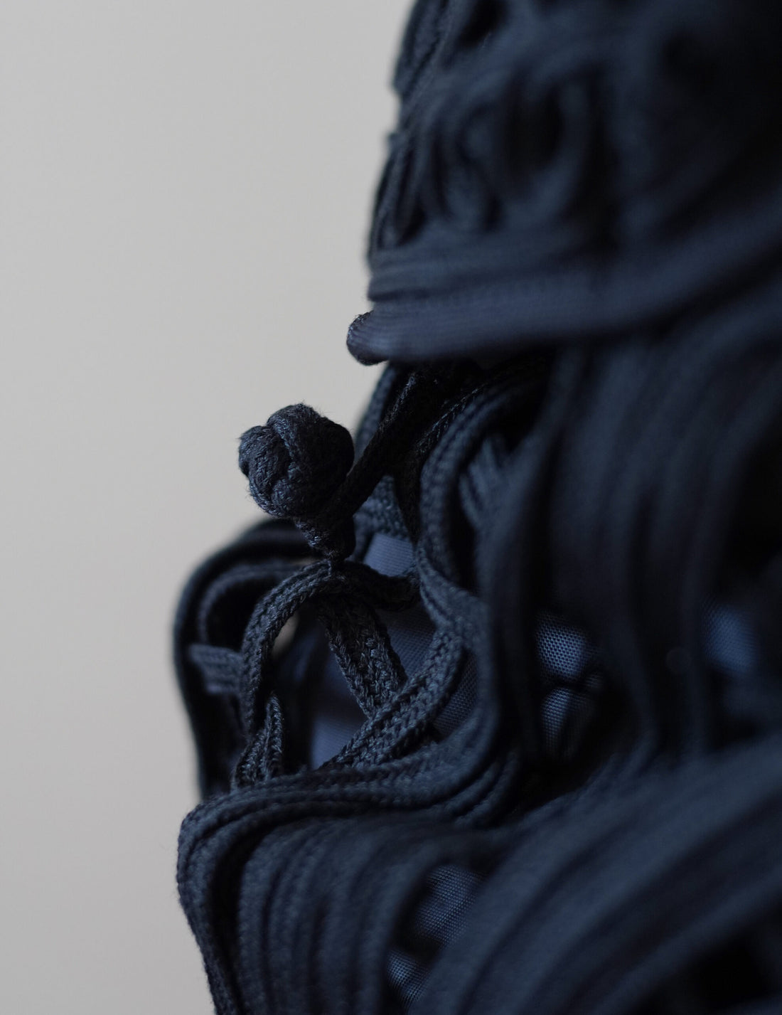 繩紋刺繡後背包・黑色