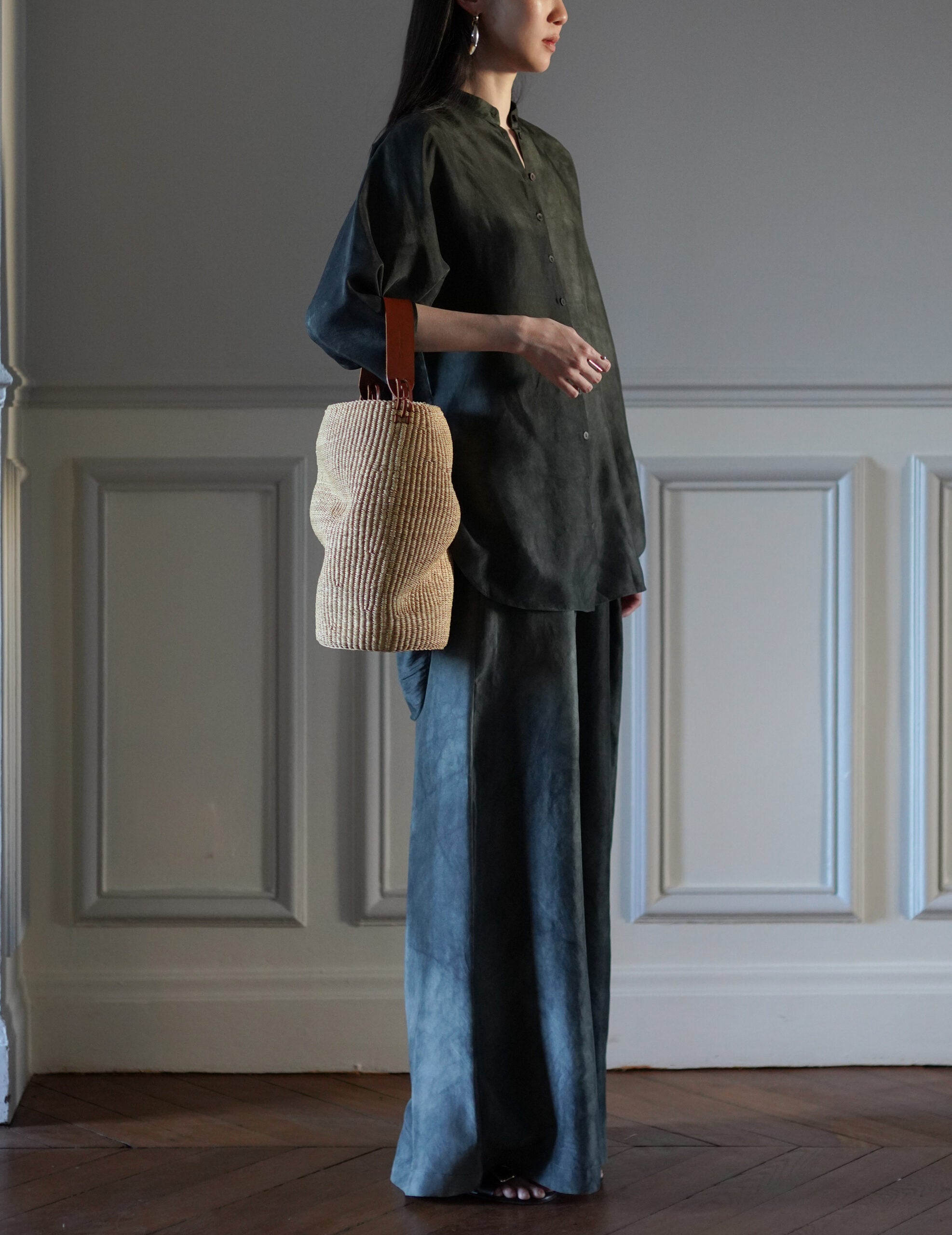 Akamae 皺褶草編包 N.40・棕色