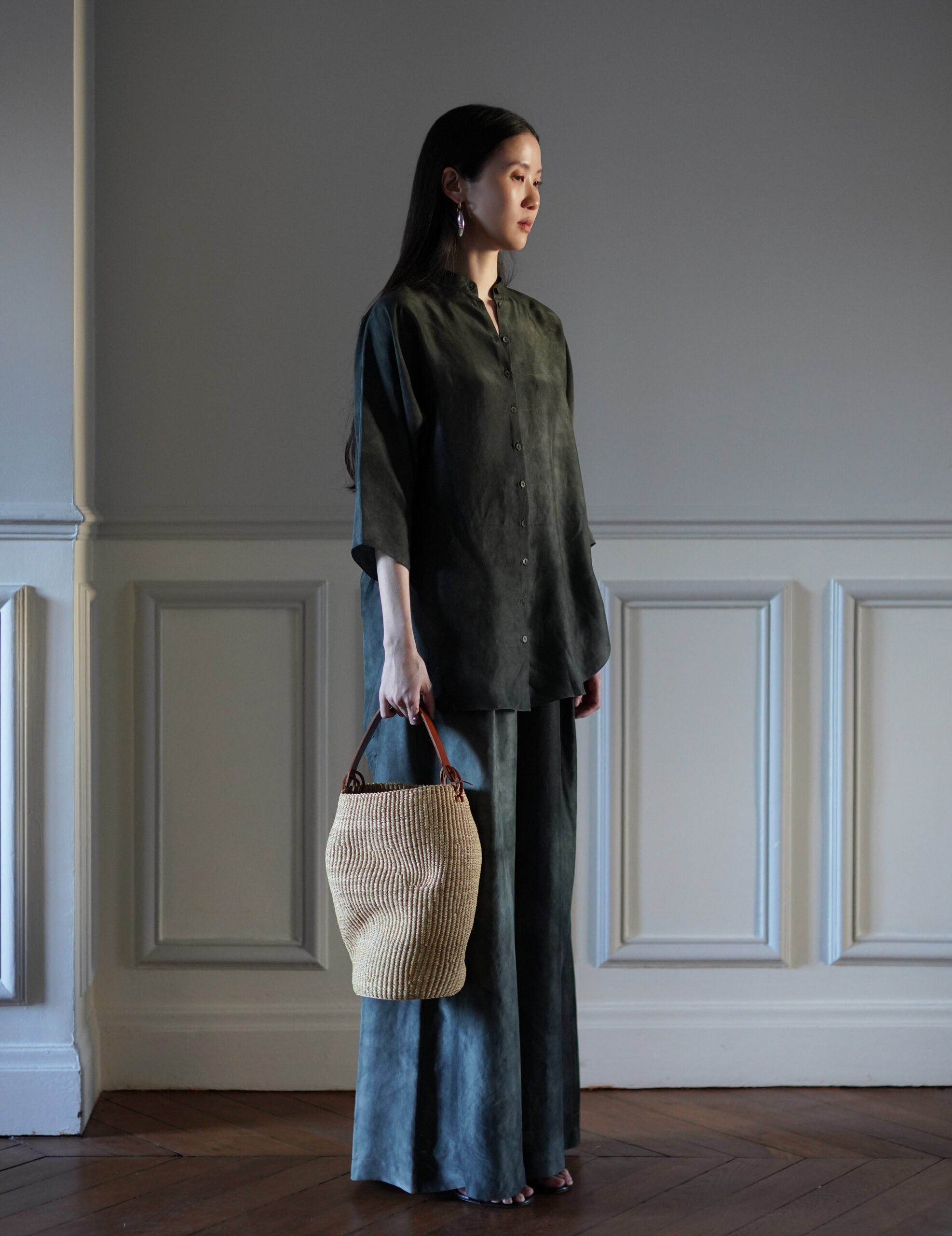 Akamae 皺褶草編包 N.40・棕色