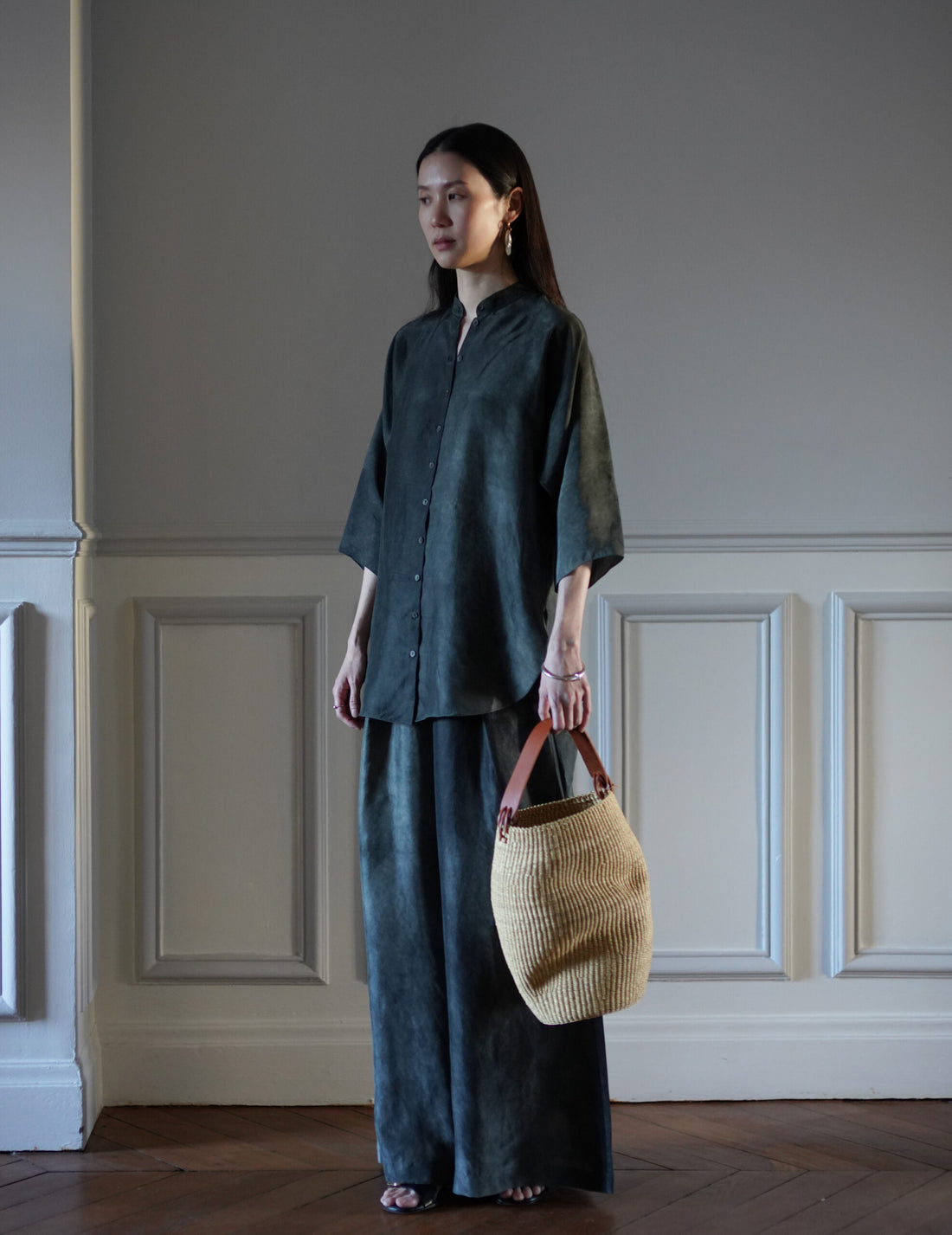 Akamae 皺褶草編包 N.40・棕色