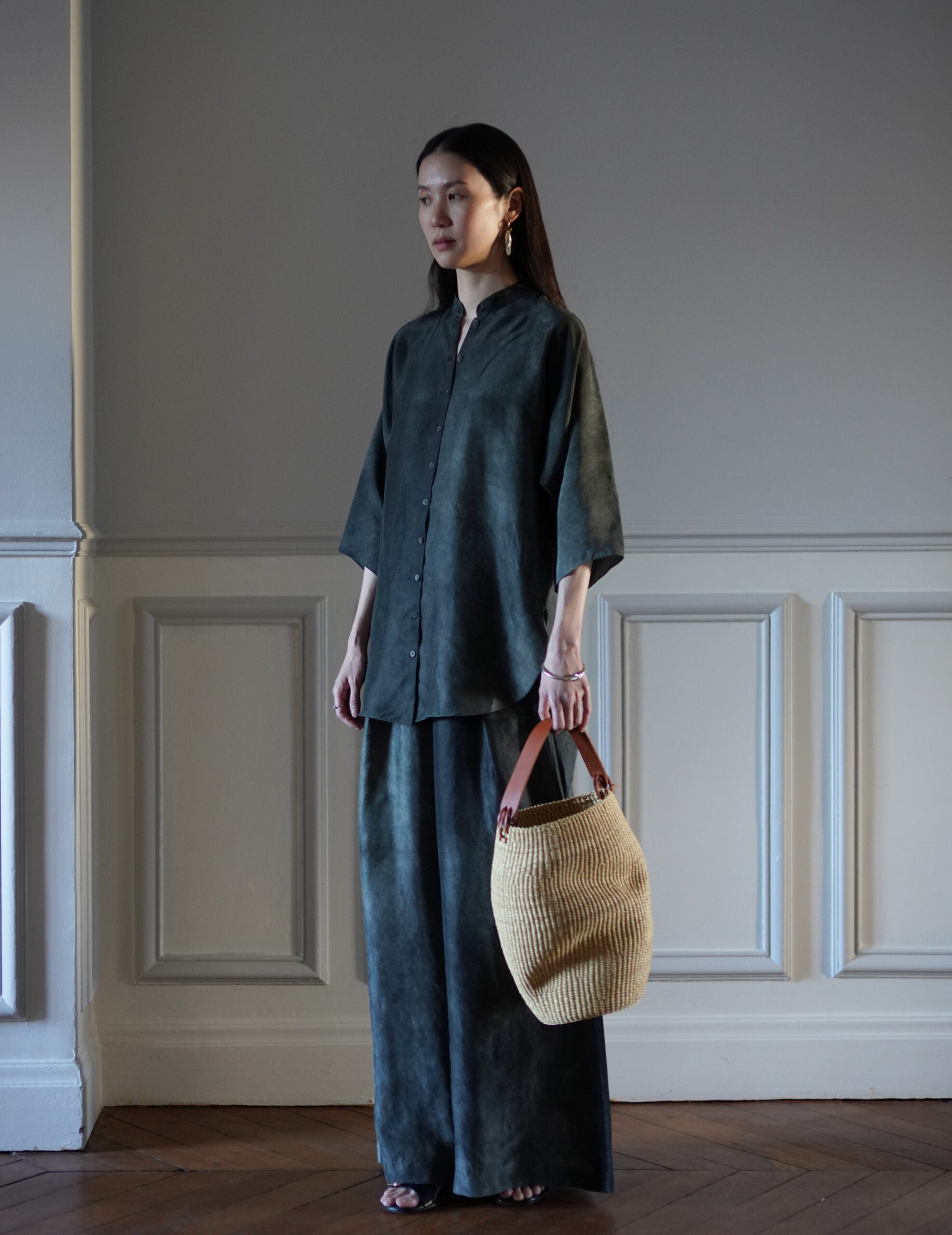 Akamae 皺褶草編包 N.40・棕色