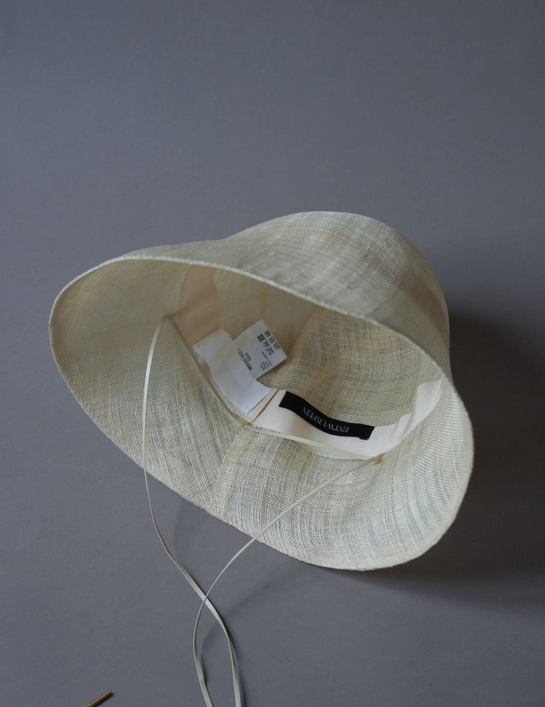 Sinamay 編織鐘形帽・米白色