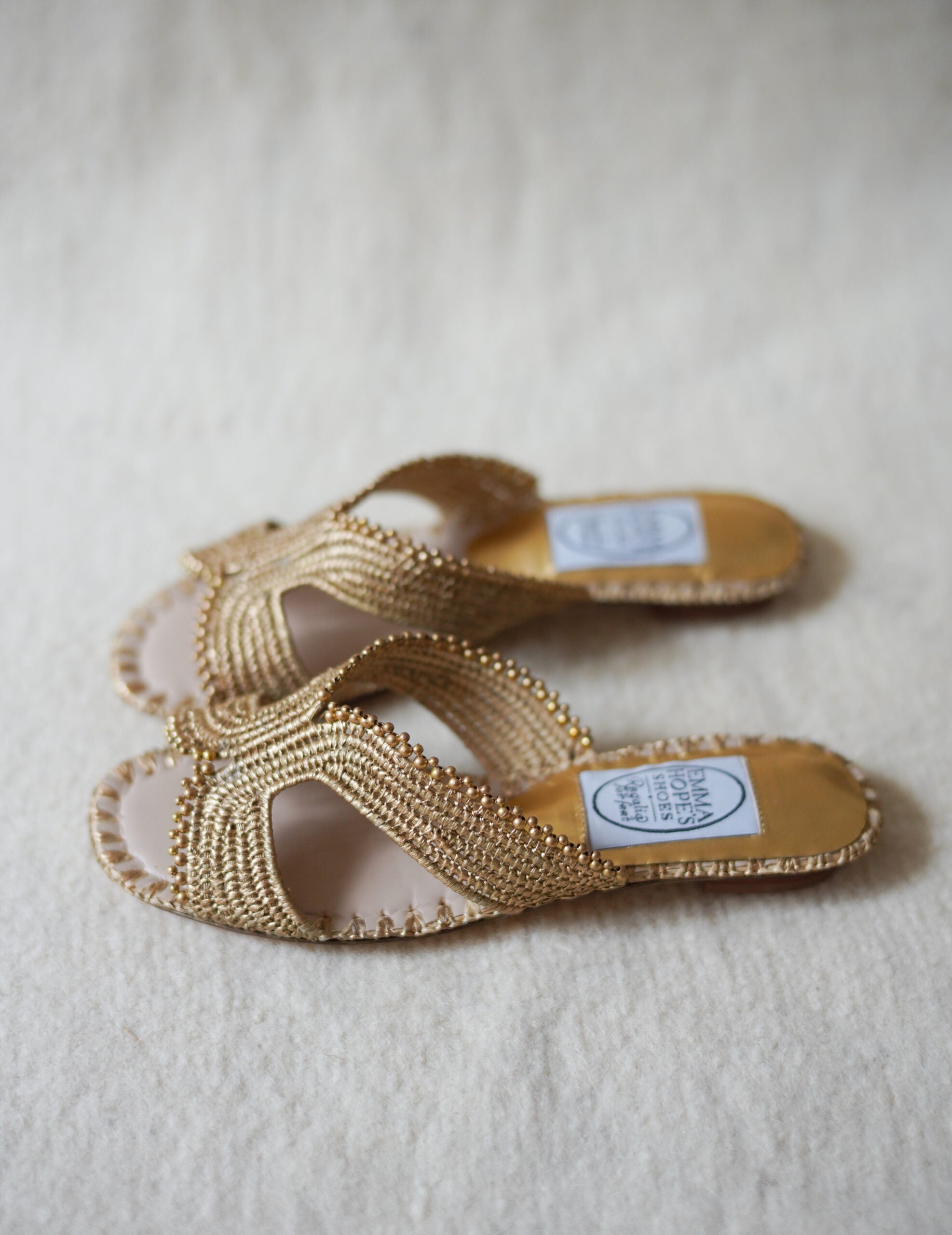 Raffia H 珠繡編織涼鞋・金色