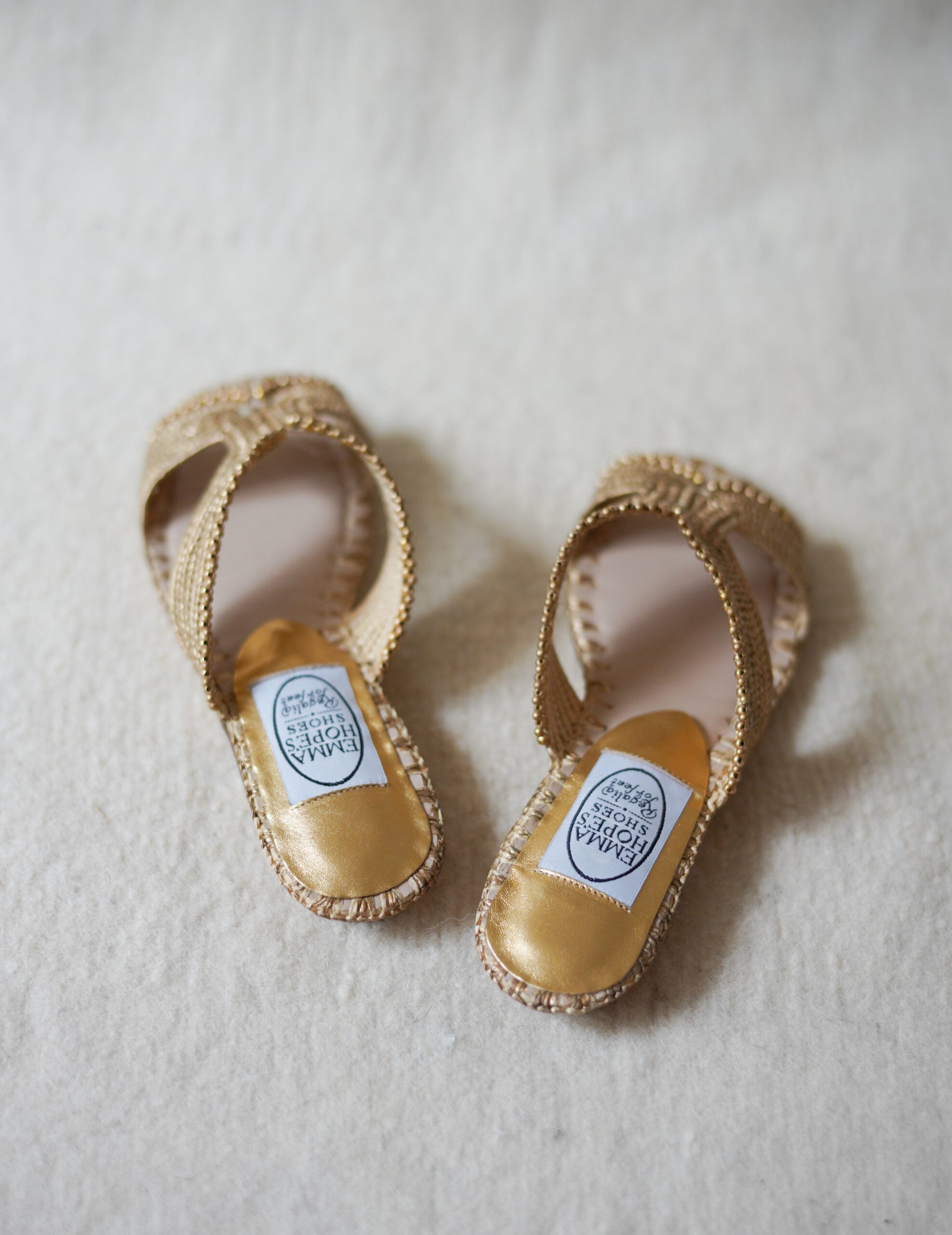 Raffia H 珠繡編織涼鞋・金色