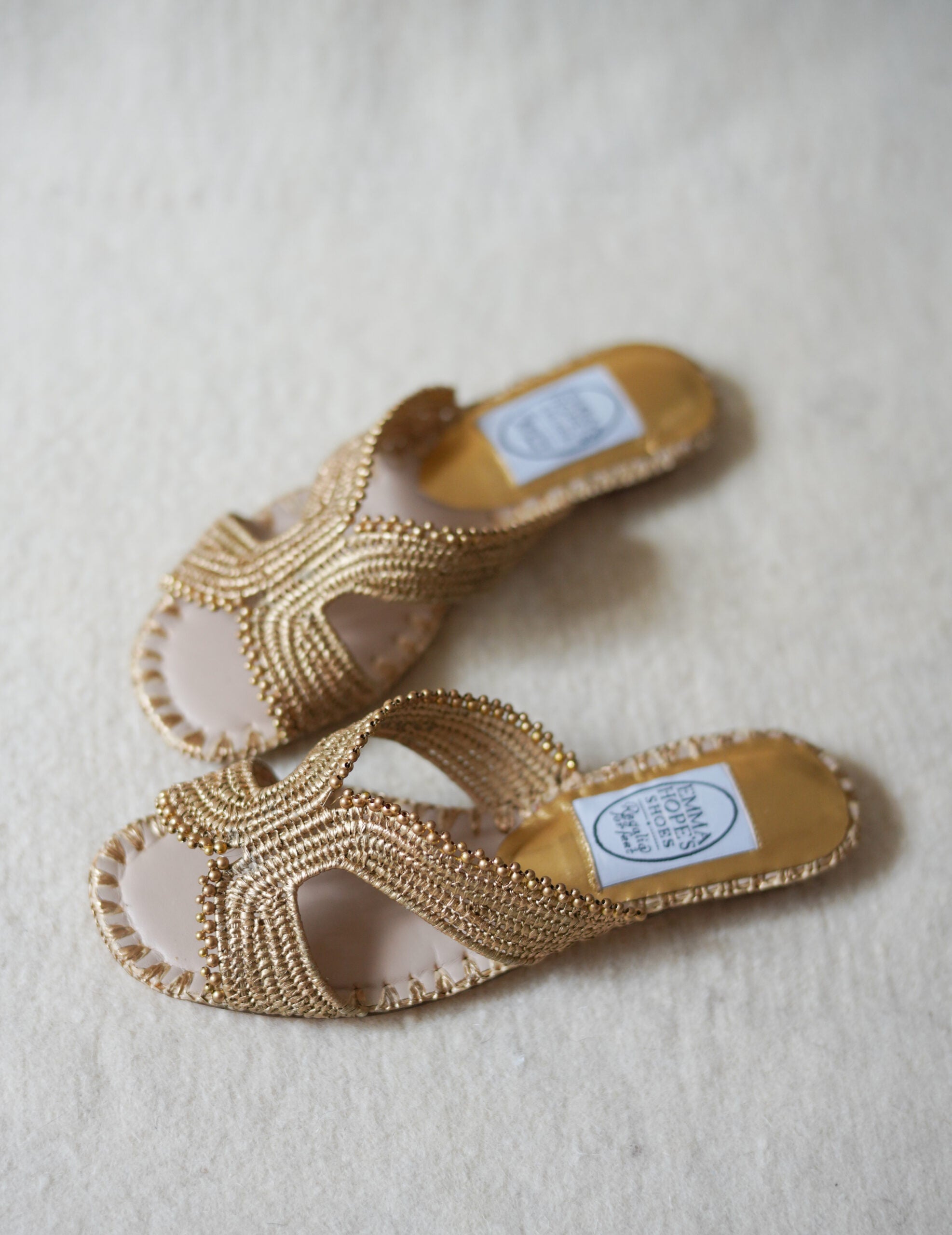 Raffia H 珠繡編織涼鞋・金色