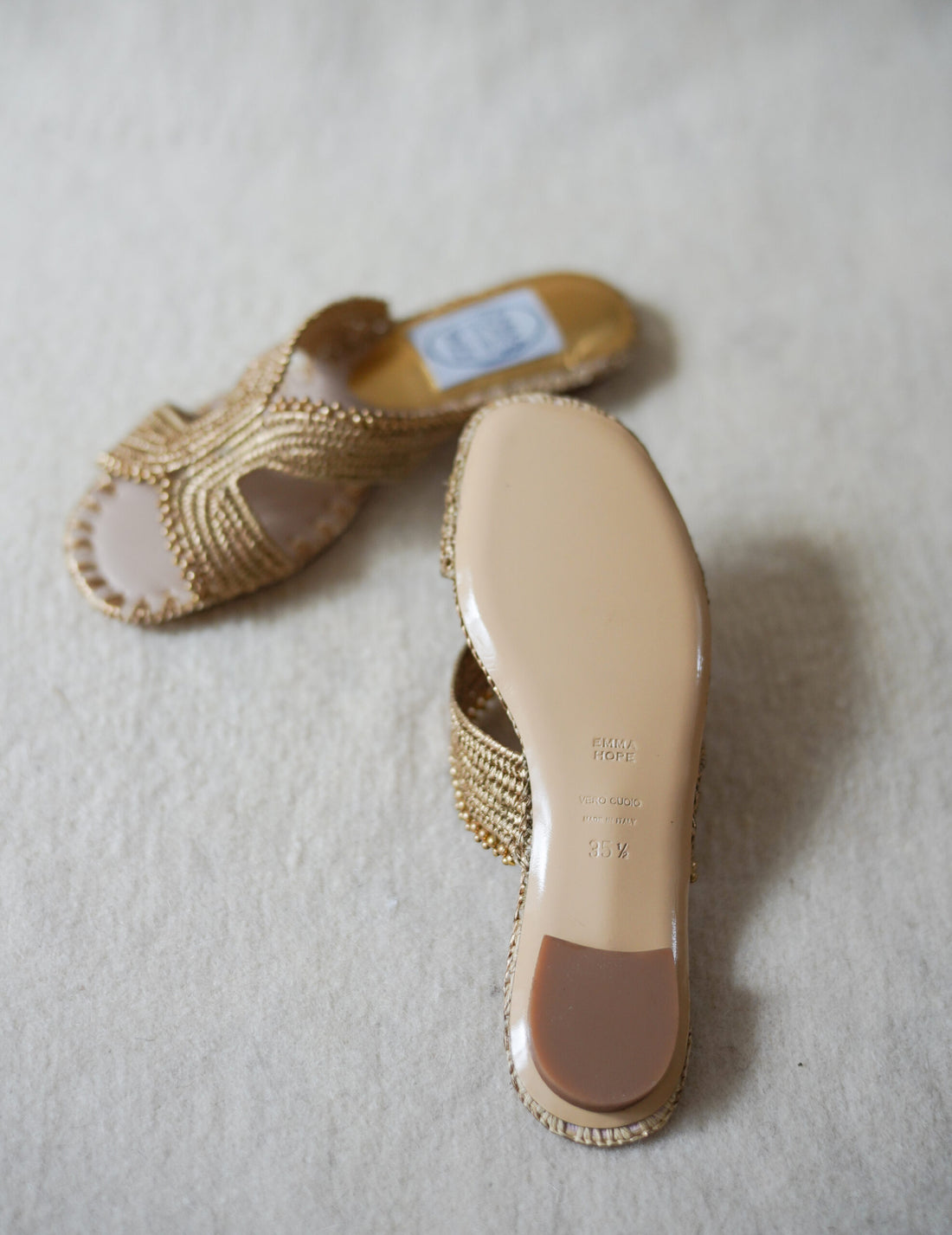 Raffia H 珠繡編織涼鞋・金色