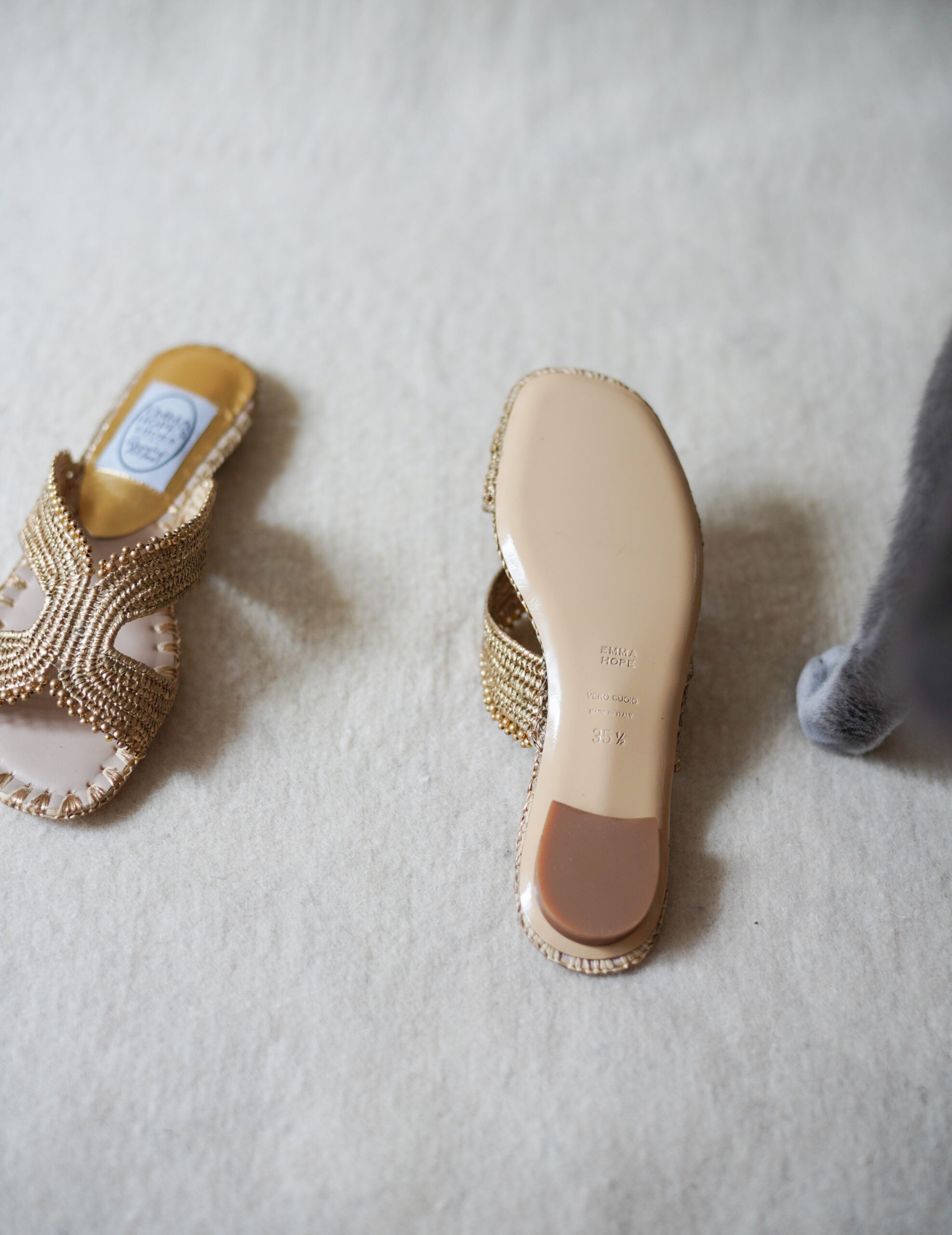 Raffia H 珠繡編織涼鞋・金色