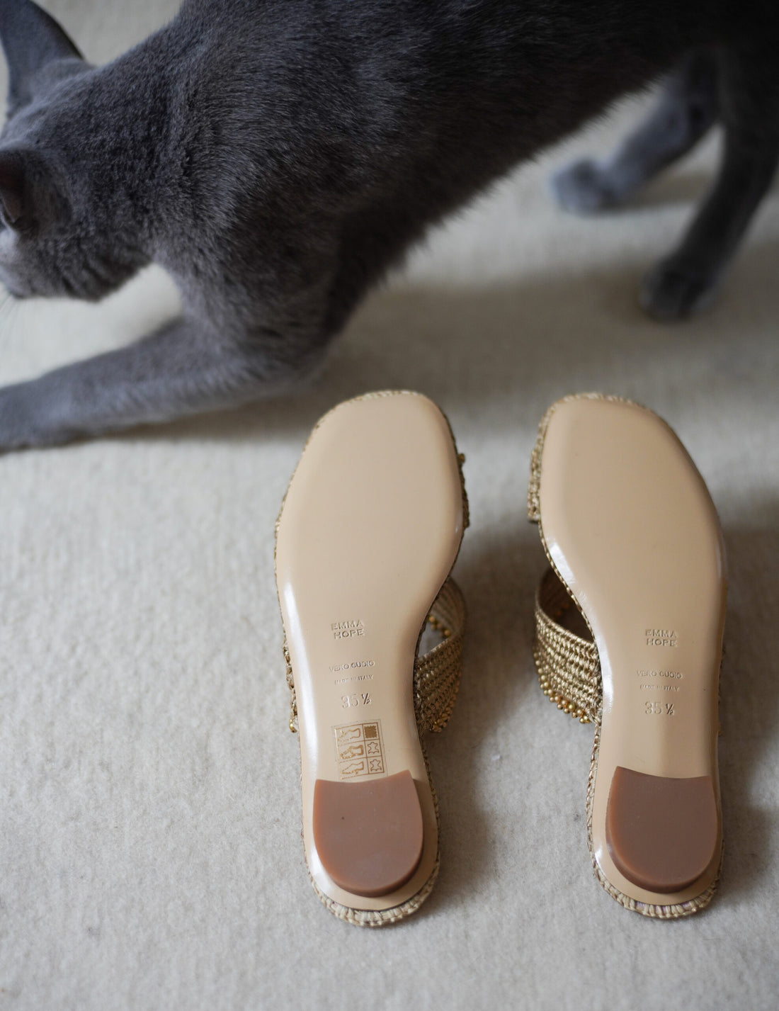 Raffia H 珠繡編織涼鞋・金色