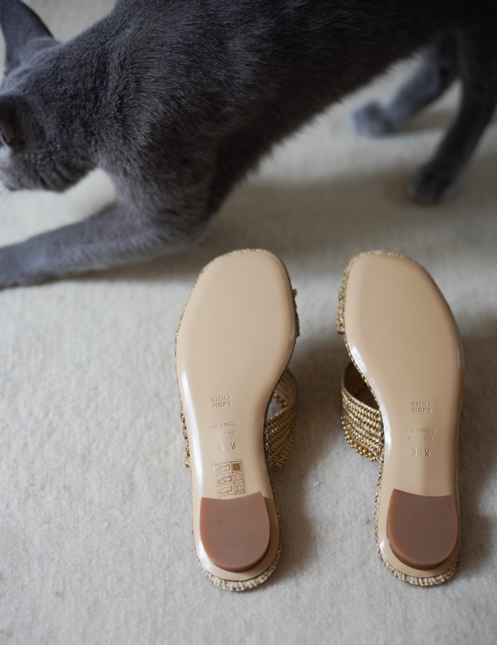 Raffia H 珠繡編織涼鞋・金色