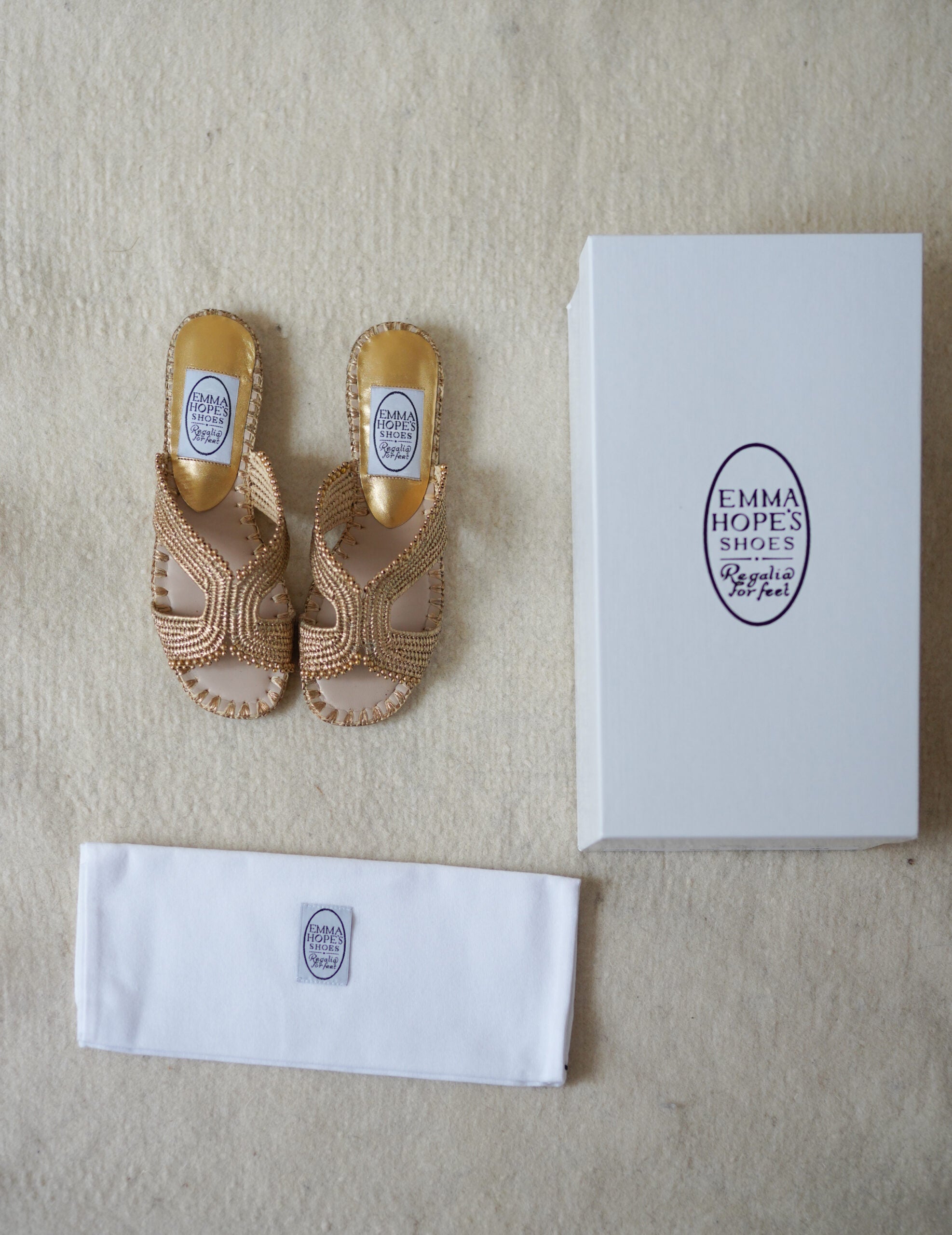 Raffia H 珠繡編織涼鞋・金色