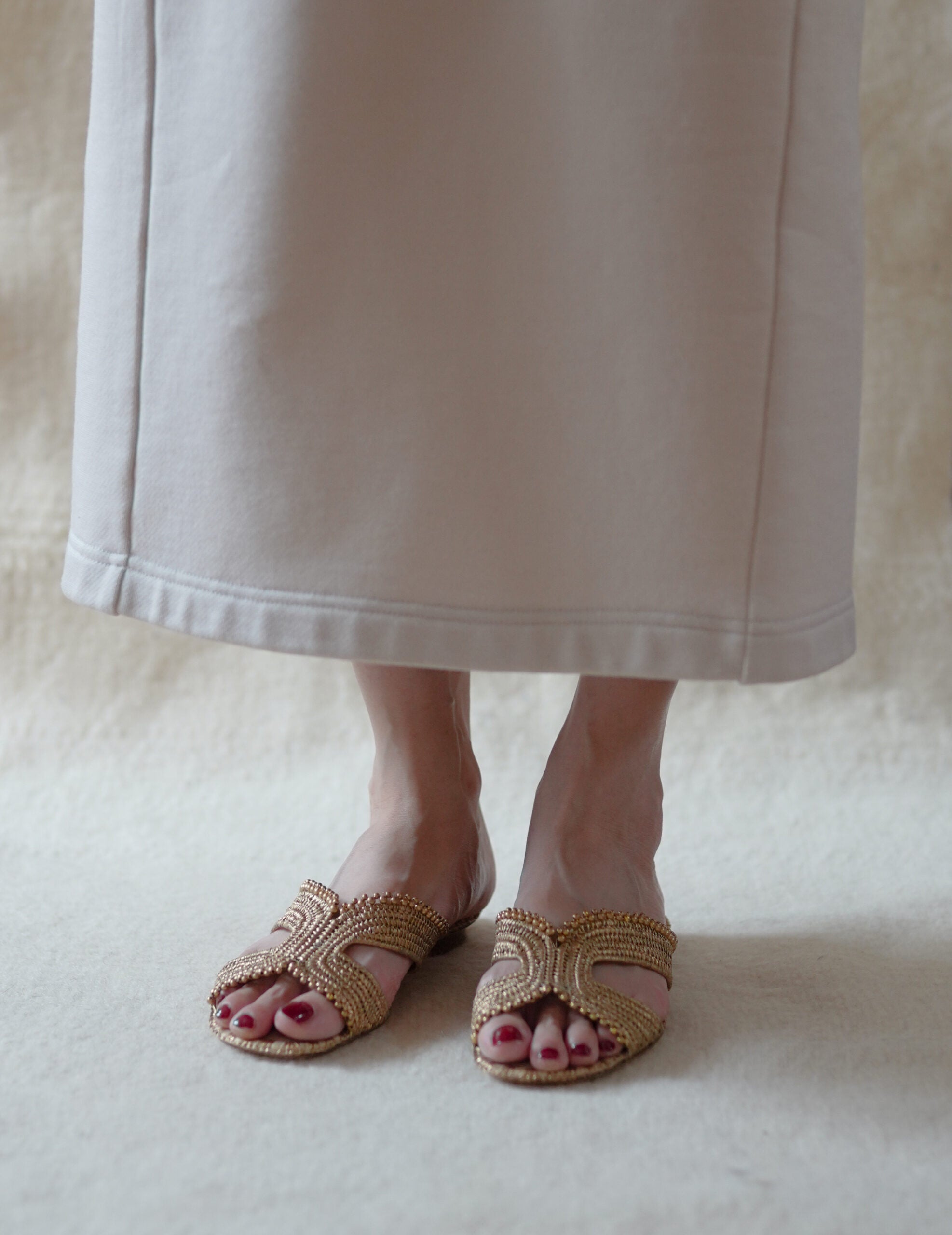 Raffia H 珠繡編織涼鞋・金色