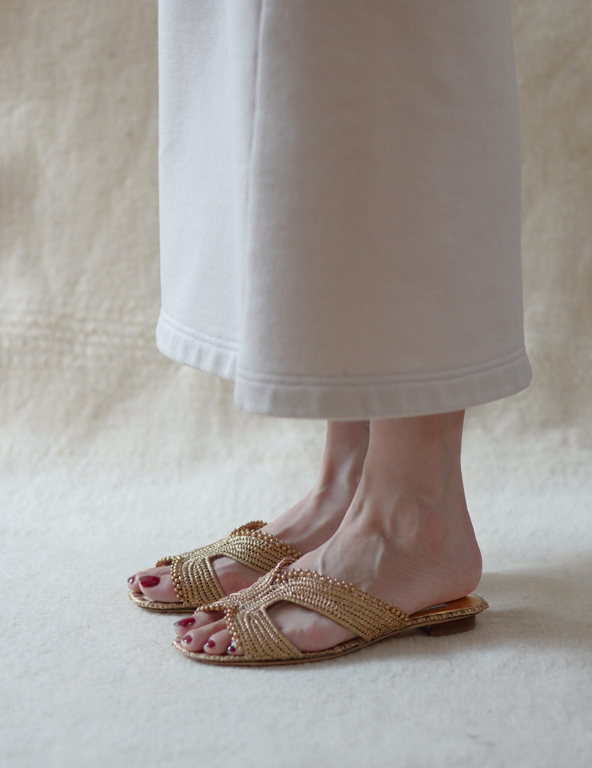 Raffia H 珠繡編織涼鞋・金色