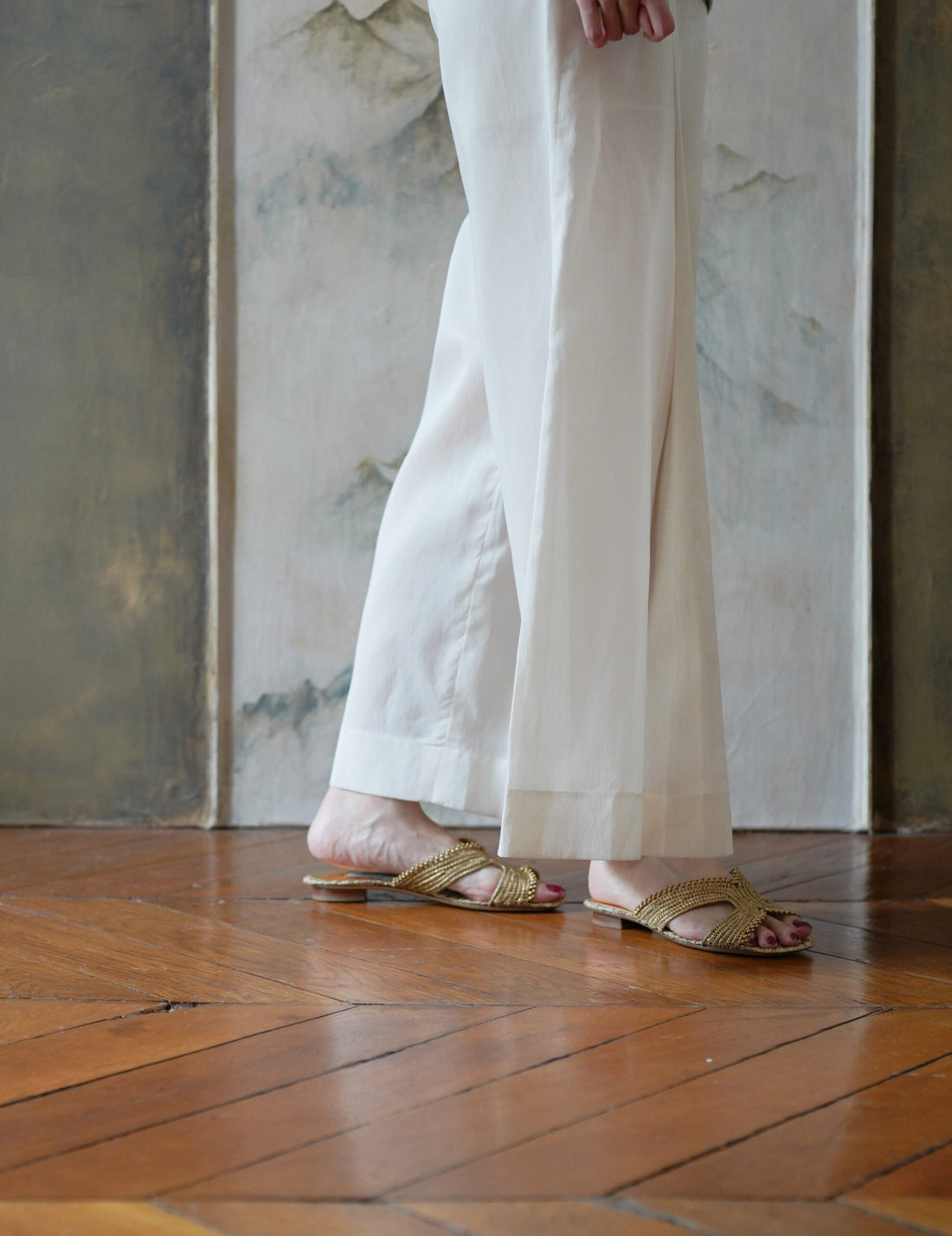 Raffia H 珠繡編織涼鞋・金色