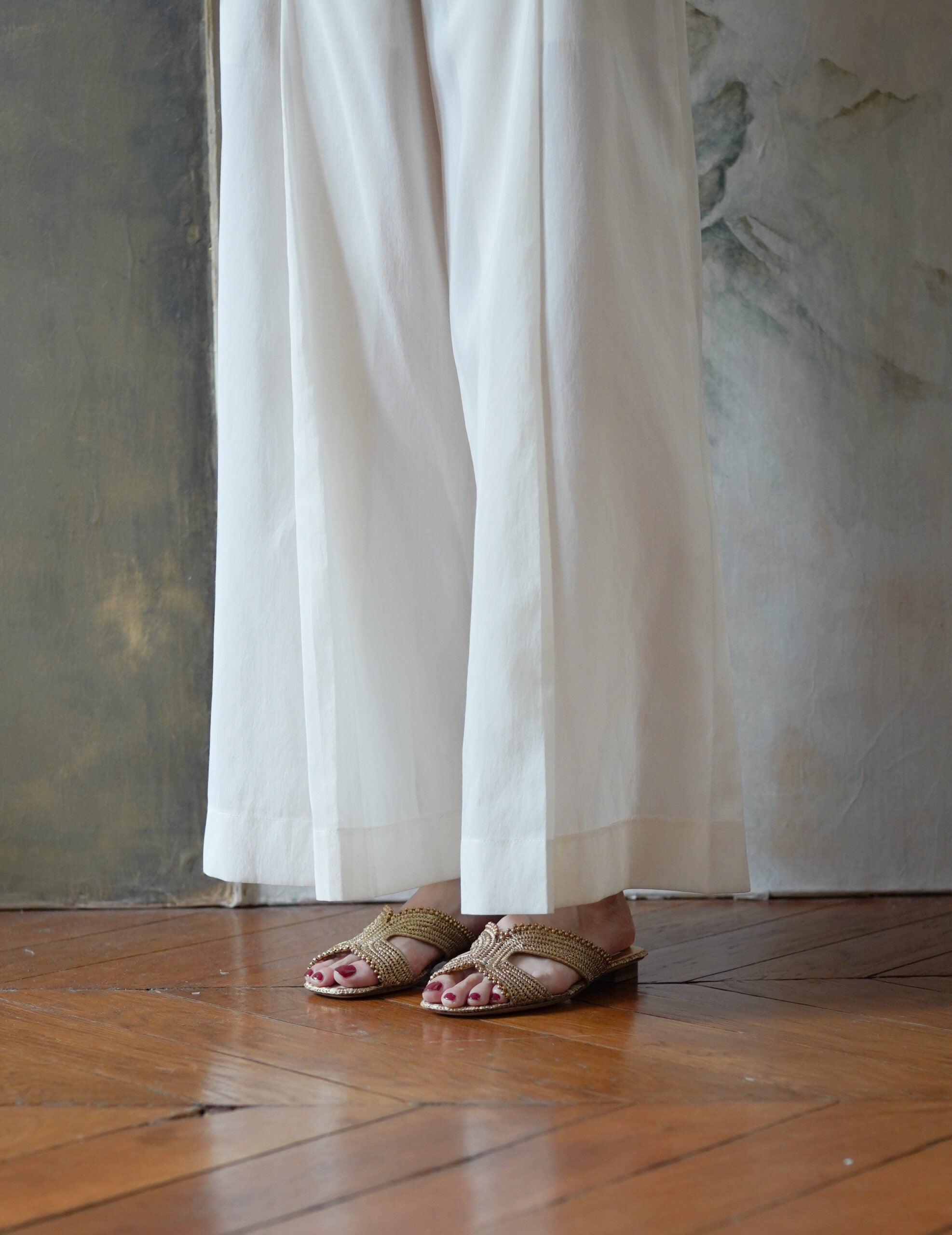 Raffia H 珠繡編織涼鞋・金色