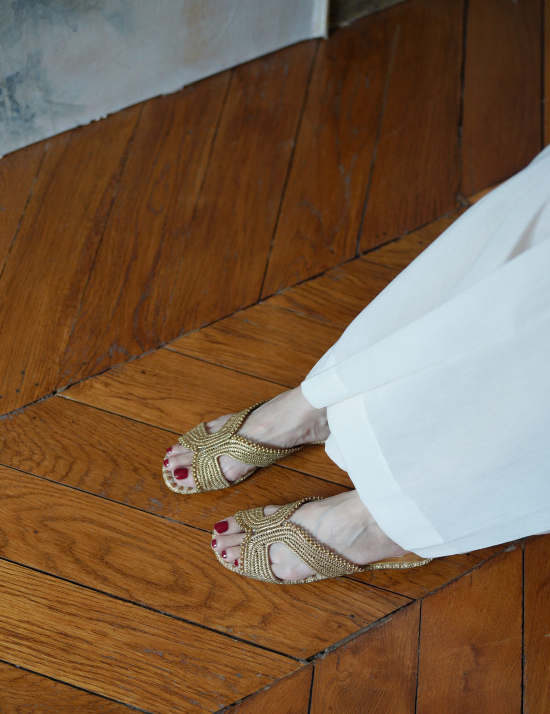 Raffia H 珠繡編織涼鞋・金色