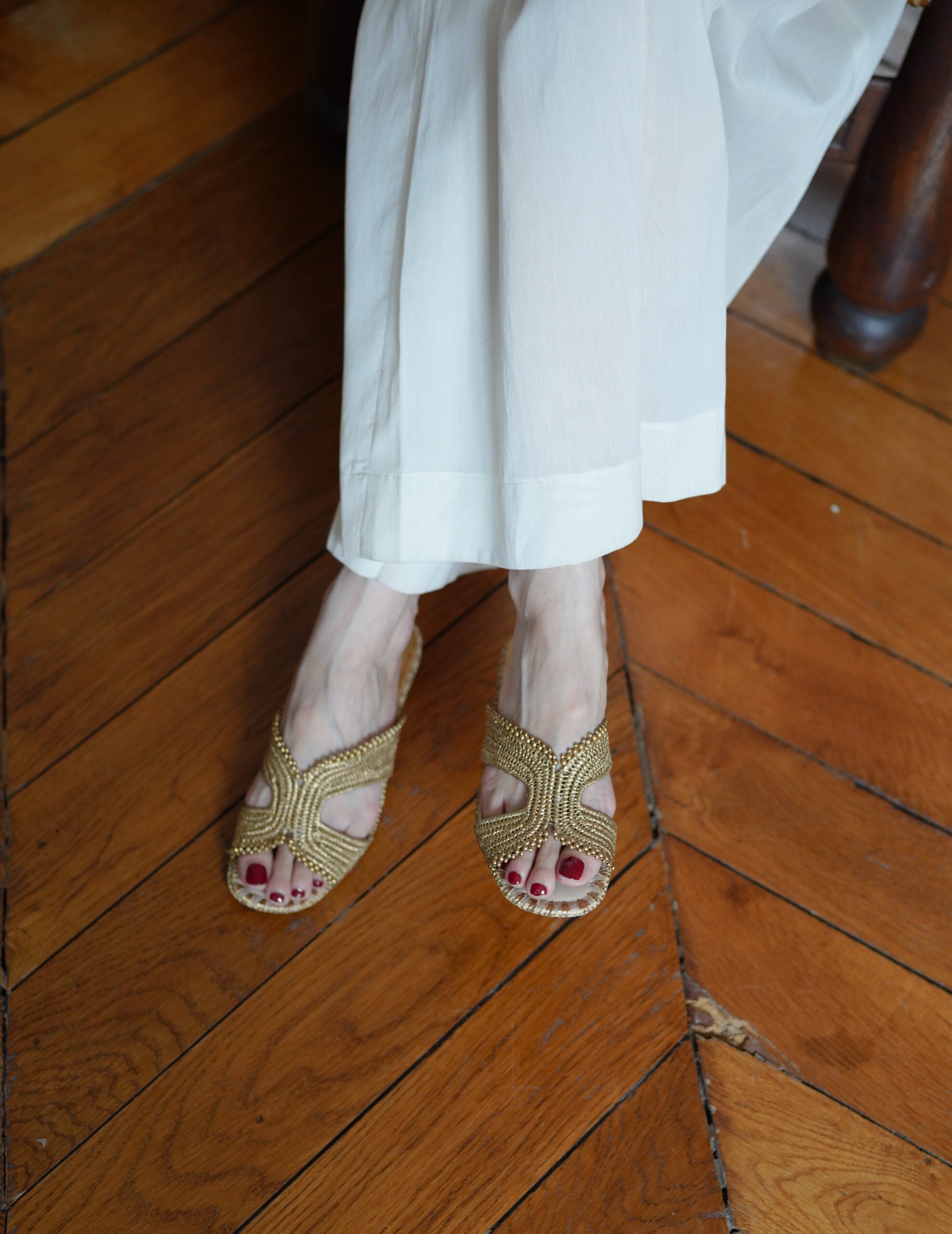 Raffia H 珠繡編織涼鞋・金色