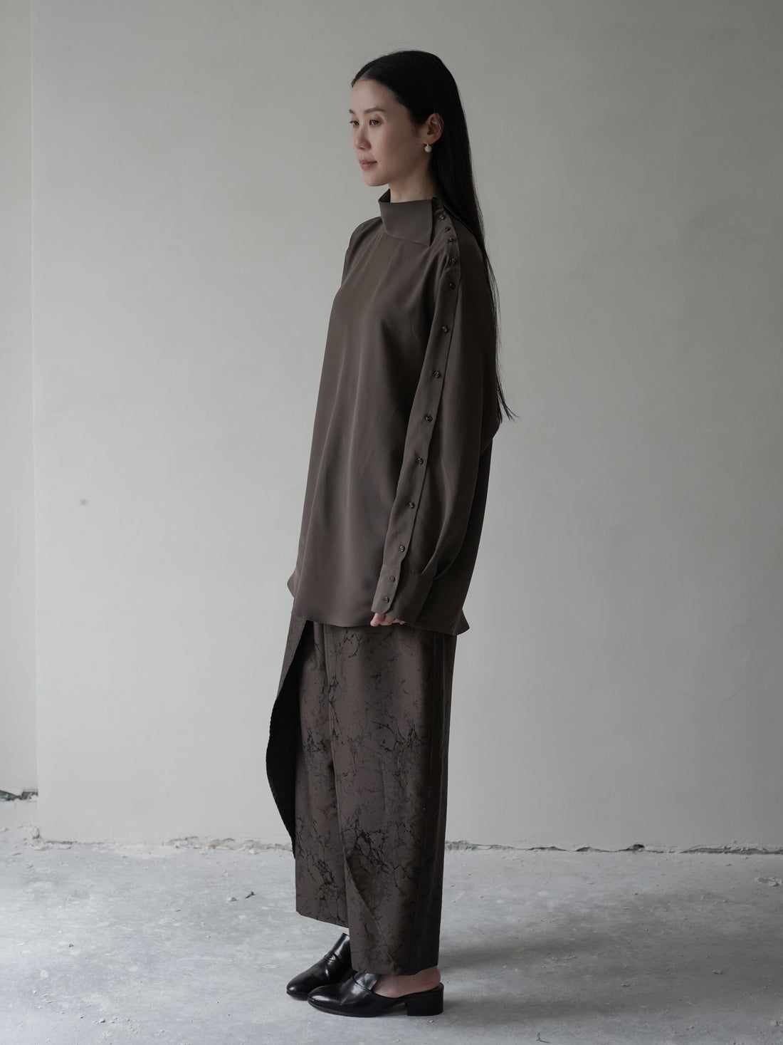Asymmetrical Multi-Buttoned Silk Blouse・Dark Taupe