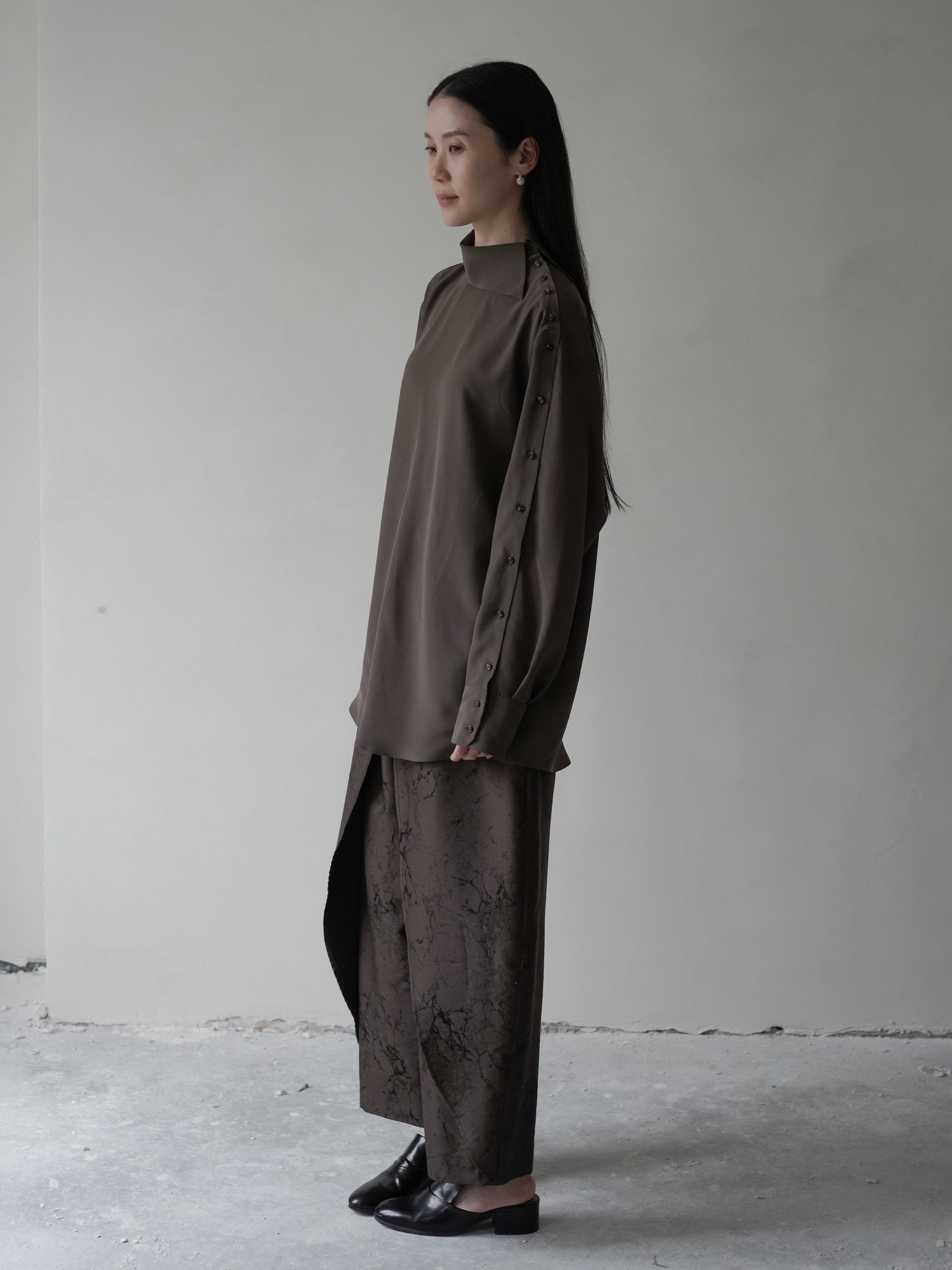 Asymmetrical Multi-Buttoned Silk Blouse・Dark Taupe