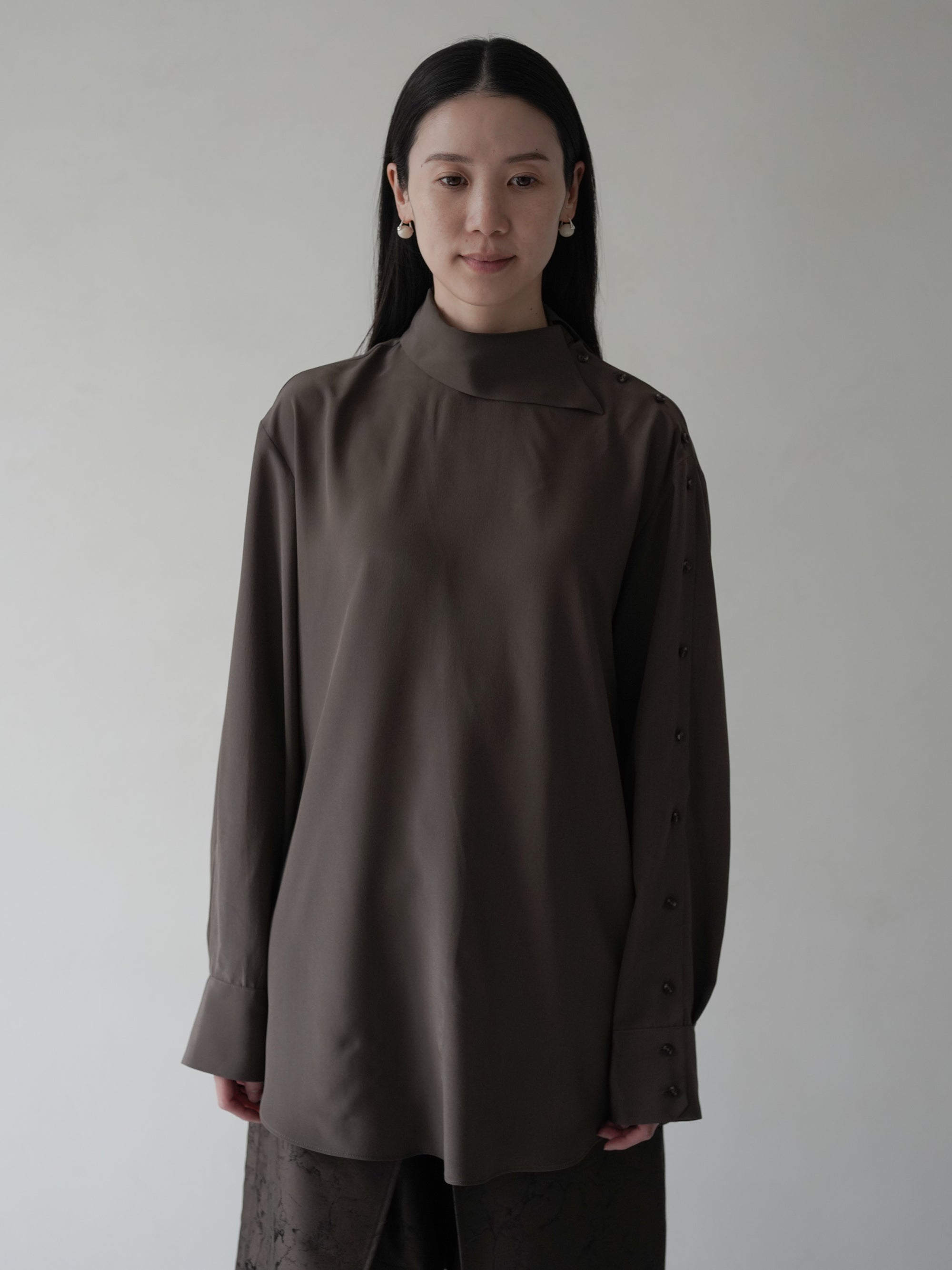 Asymmetrical Multi-Buttoned Silk Blouse・Dark Taupe