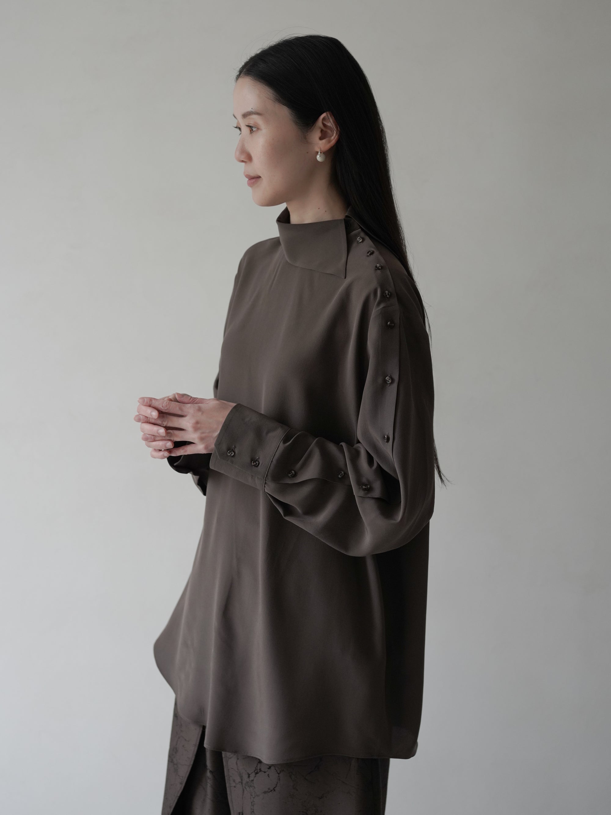 Asymmetrical Multi-Buttoned Silk Blouse・Dark Taupe